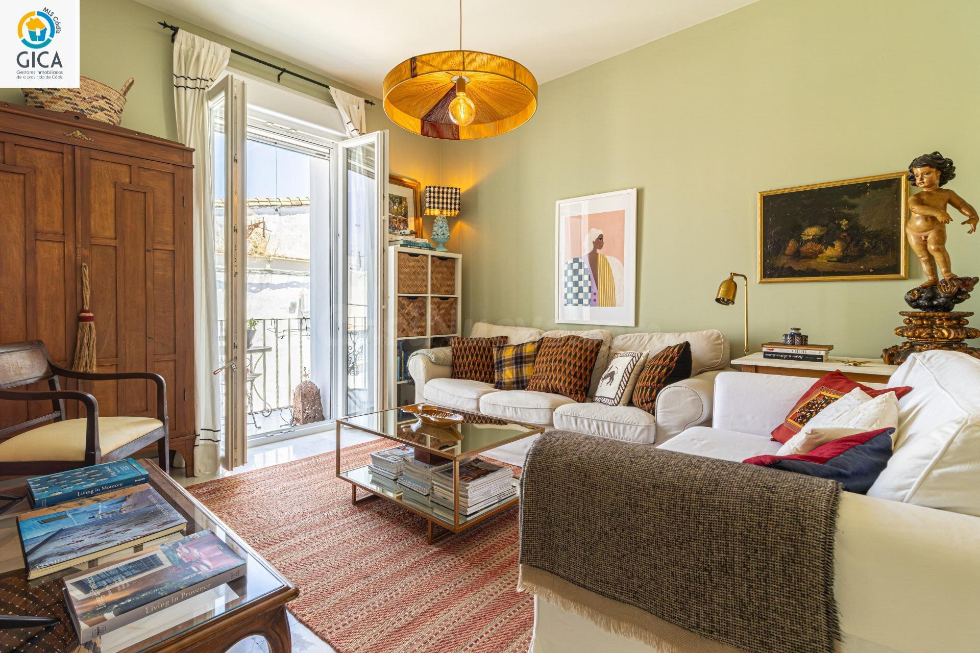 Apartamento seminuevo  de año 2024 con licencia turística en pleno centro de Jerez. - foto 4
