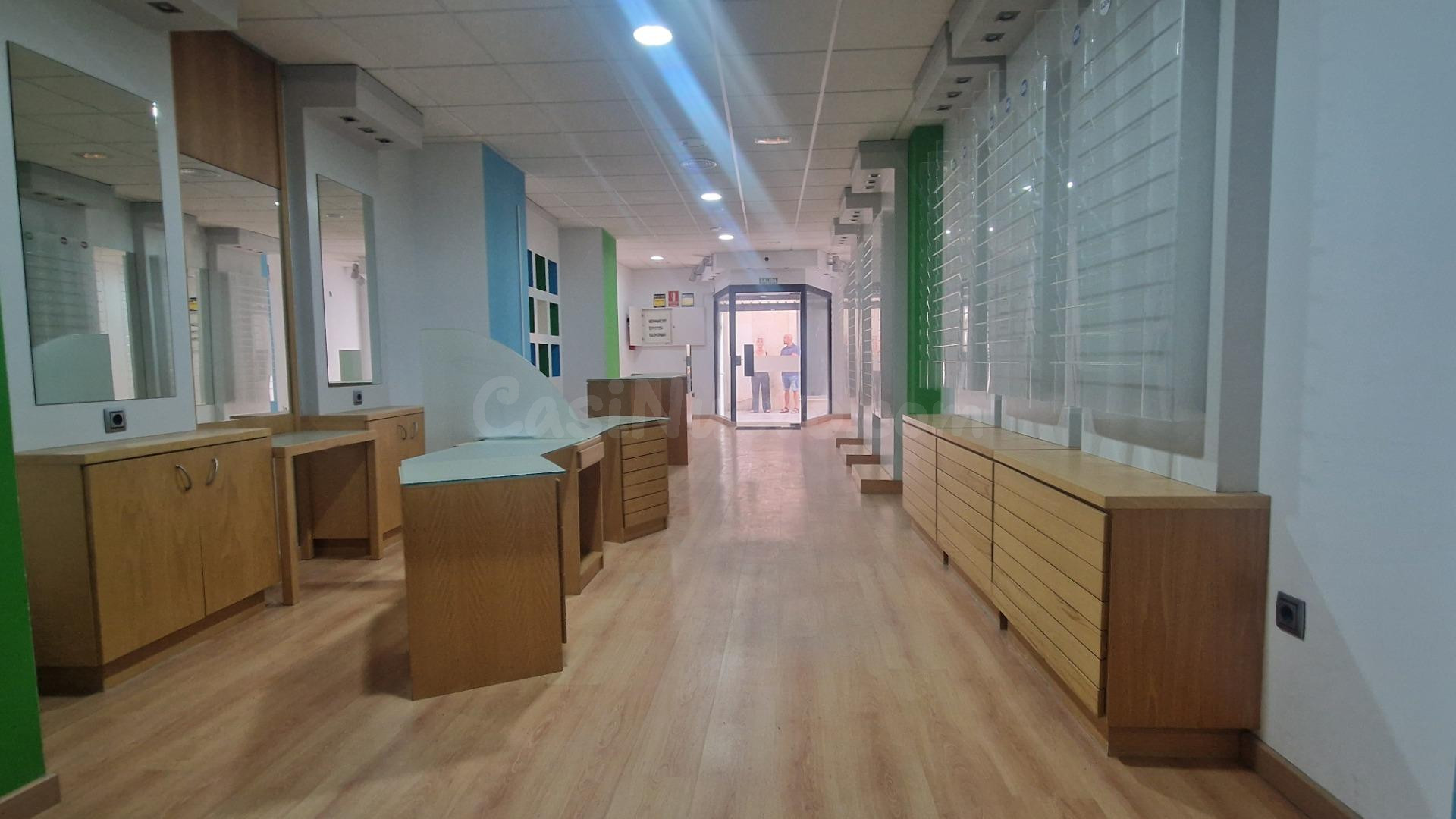 Amplio local comercial en alquiler y venta en pleno centro d - foto 2