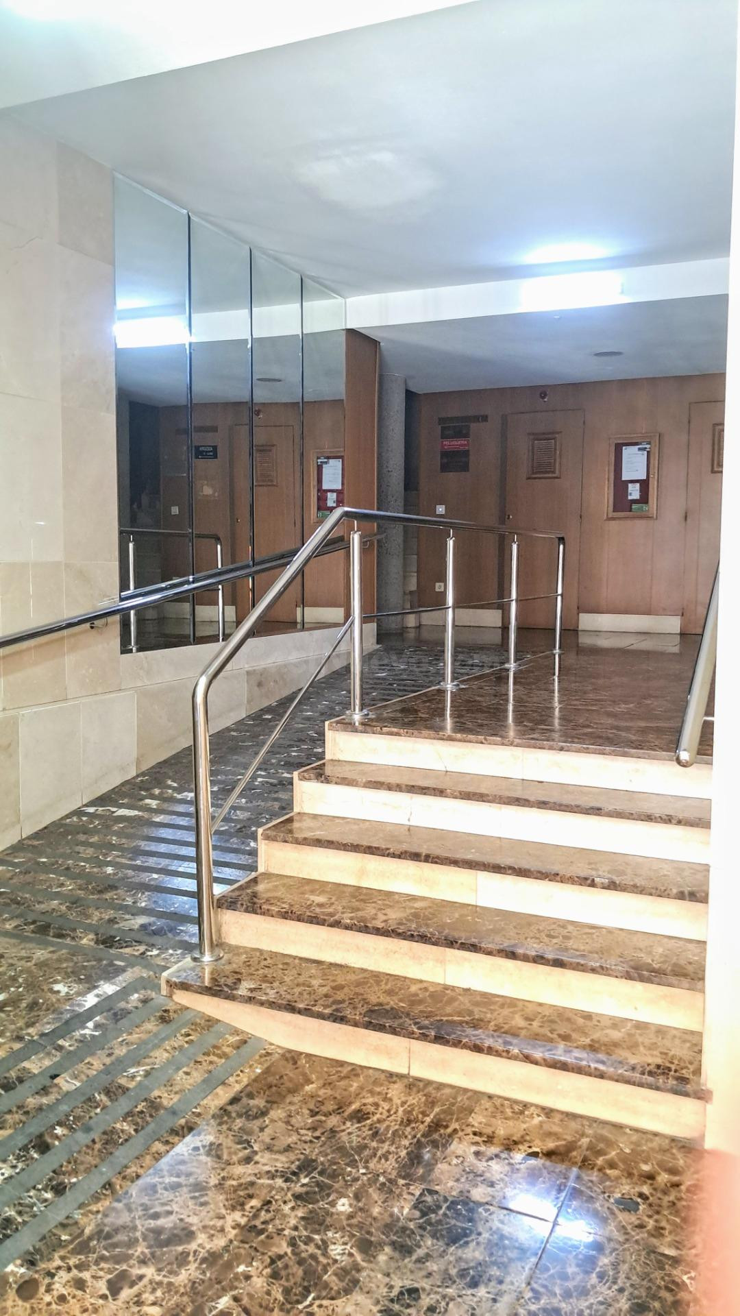 Oficina exterior esquinera en alquiler en Babel – Visibilida - foto 2