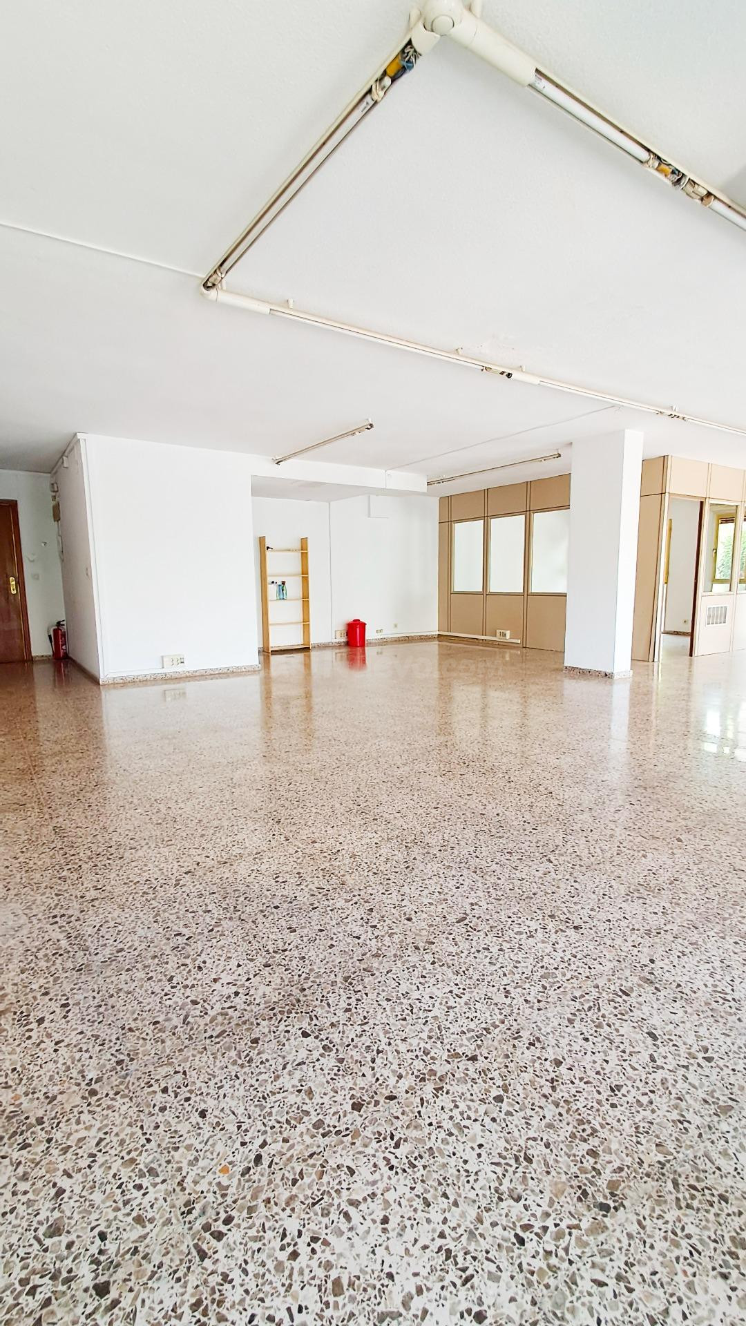 Oficina exterior esquinera en alquiler en Babel – Visibilida - foto 5