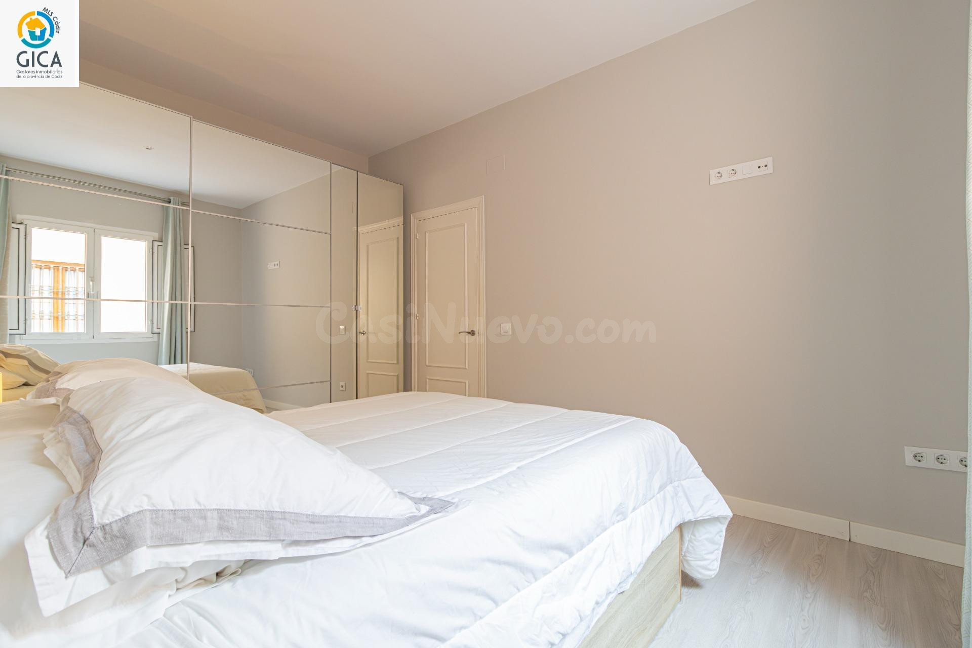 Piso reformado con licencia turística junto a Plaza del Arenal. - foto 5