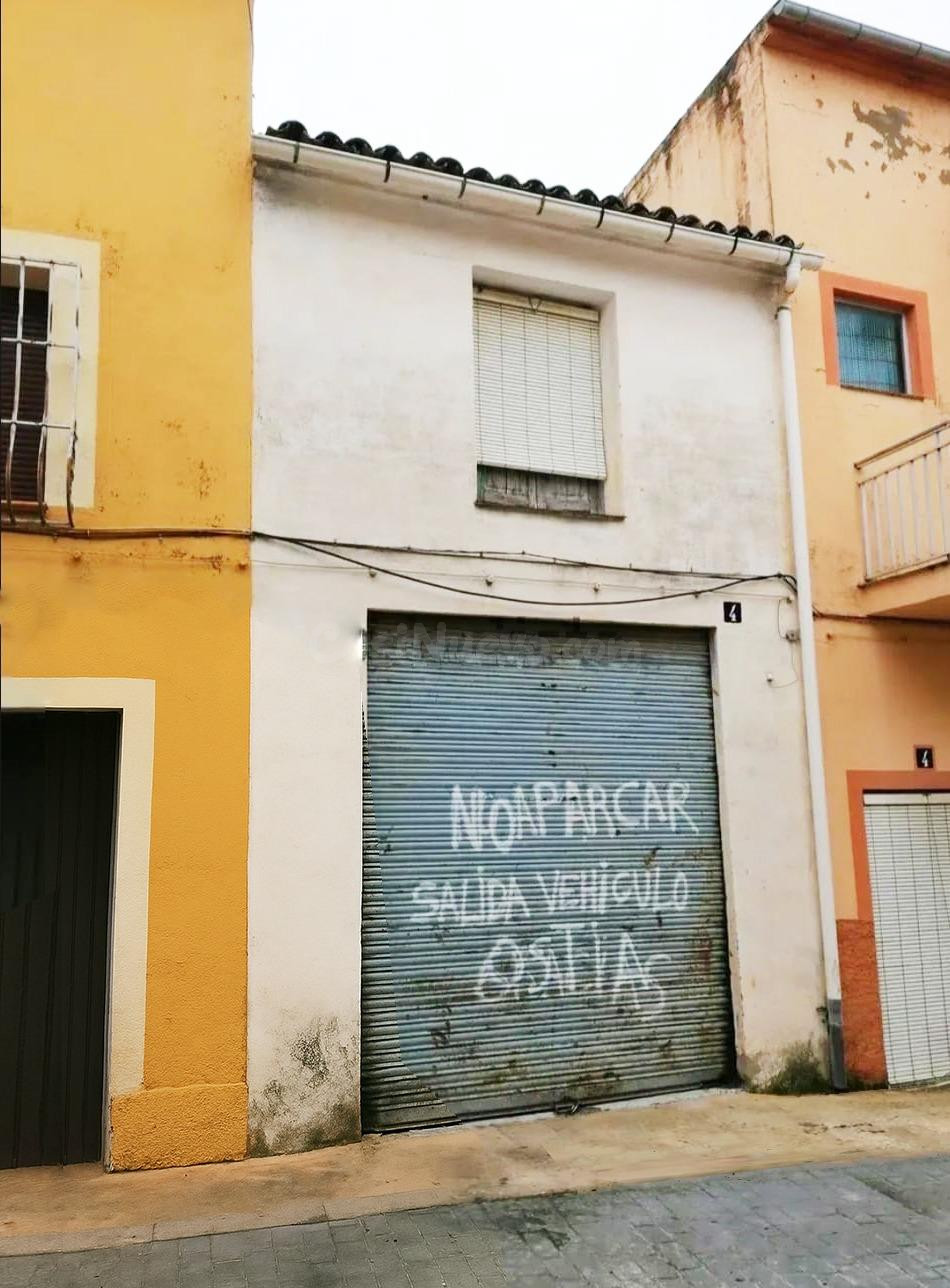 Garaje con posibilidad de Reformar a Vivienda en Quatretonde