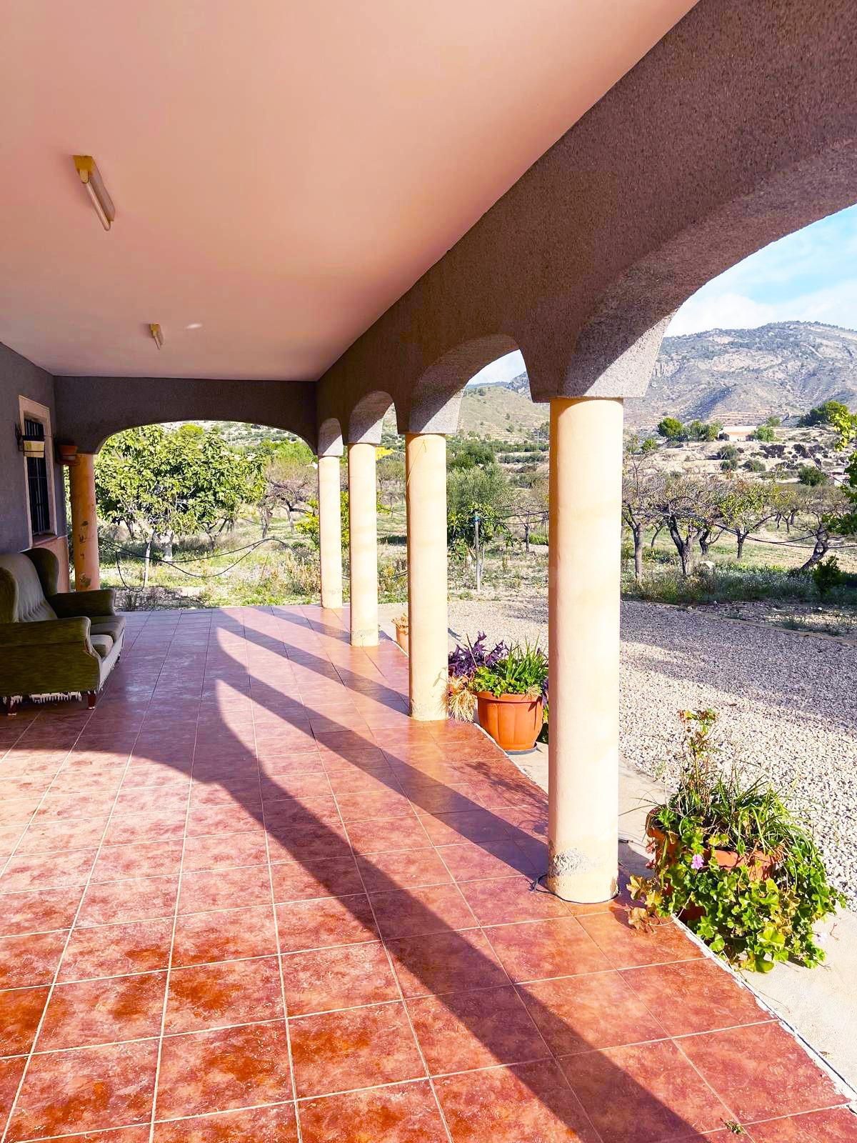 Finca rústica con casa en Relleu, cerca de Benidorm y playas