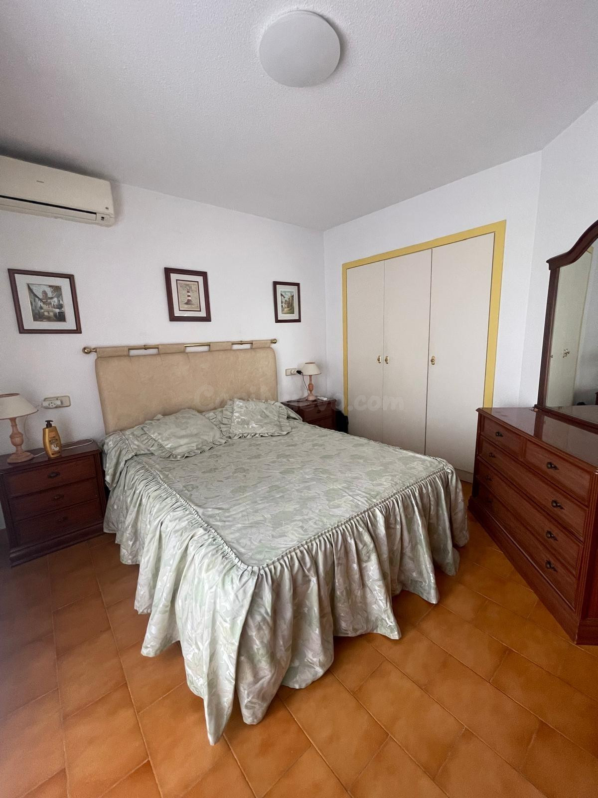 Bungalow / Chalet adosado en urbanización con piscina y park - foto 4