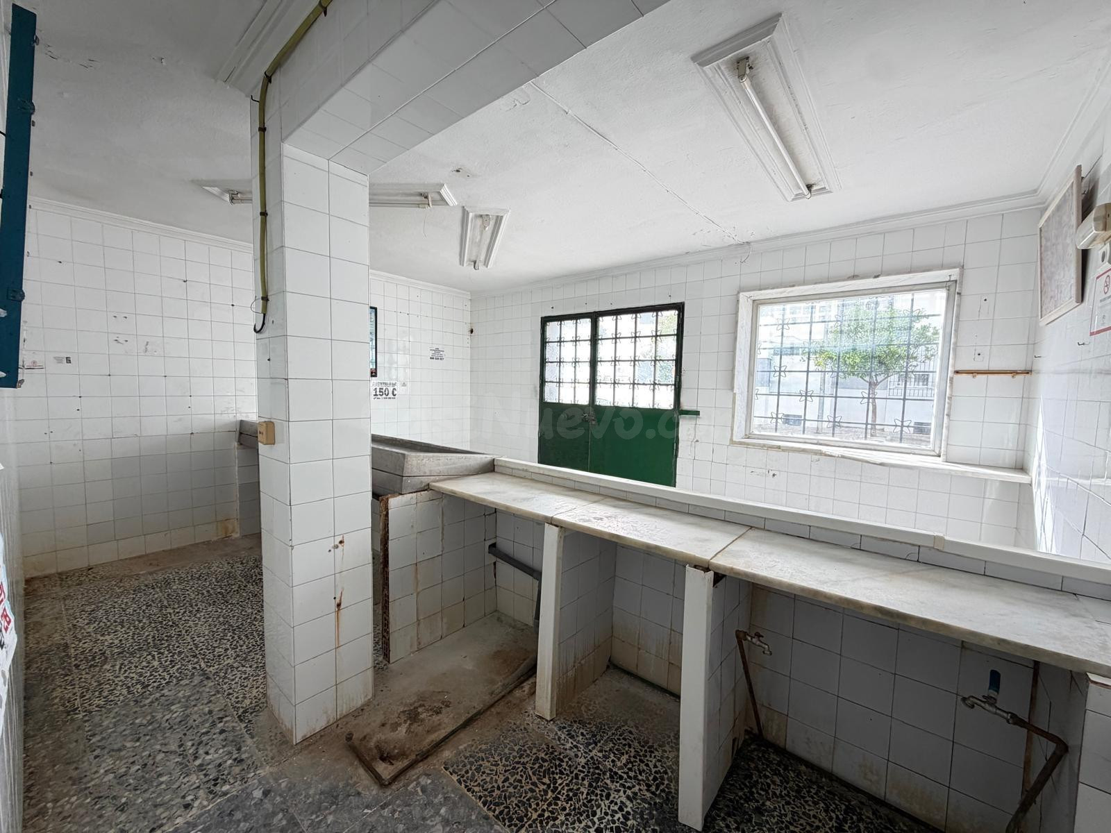 Local comercial con posibilidad de cambio de uso en Juan XXI - foto 3
