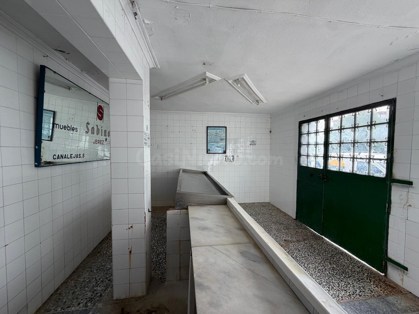 Local comercial con posibilidad de cambio de uso en Juan XXI - foto 4