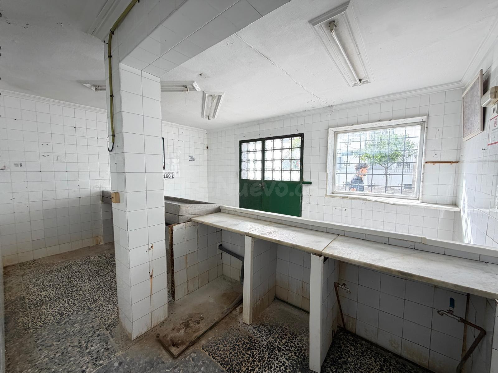 Local comercial con posibilidad de cambio de uso en Juan XXI - foto 5