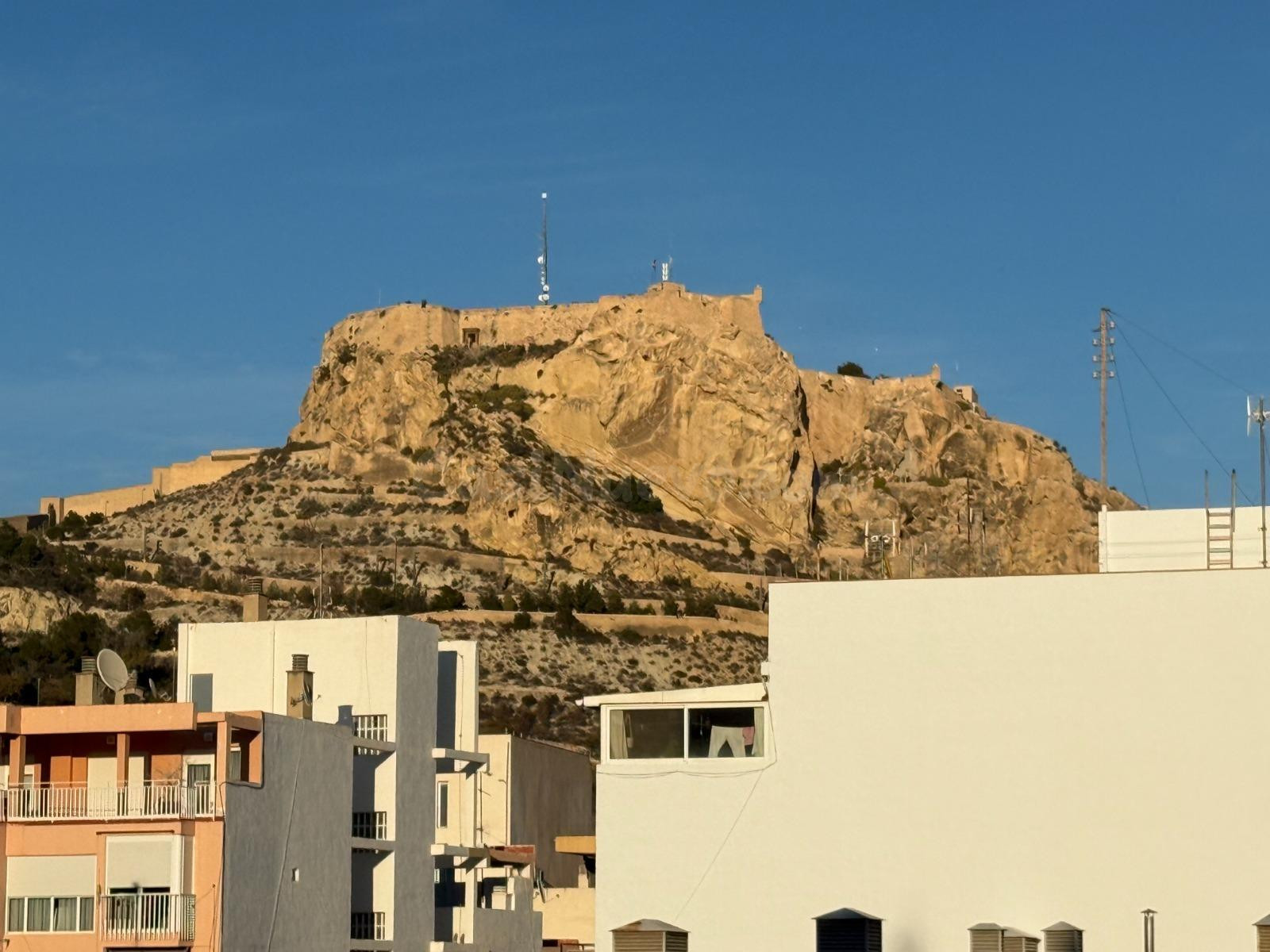 Exclusiva vivienda de diseño en el centro de Alicante con te - foto 4