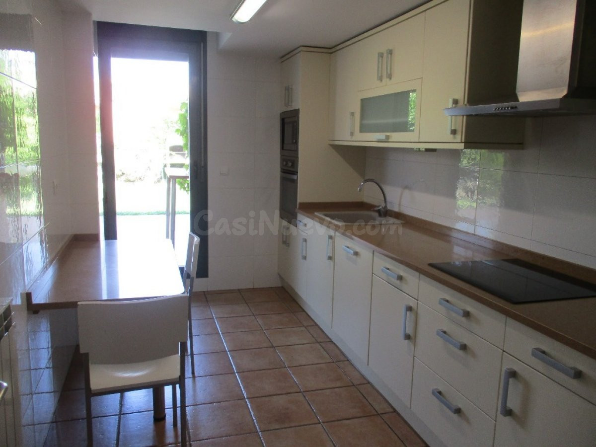 ADOSADA, 3 DORMITORIOS, BUHARDILLA, 3 BAÑOS. - foto 4