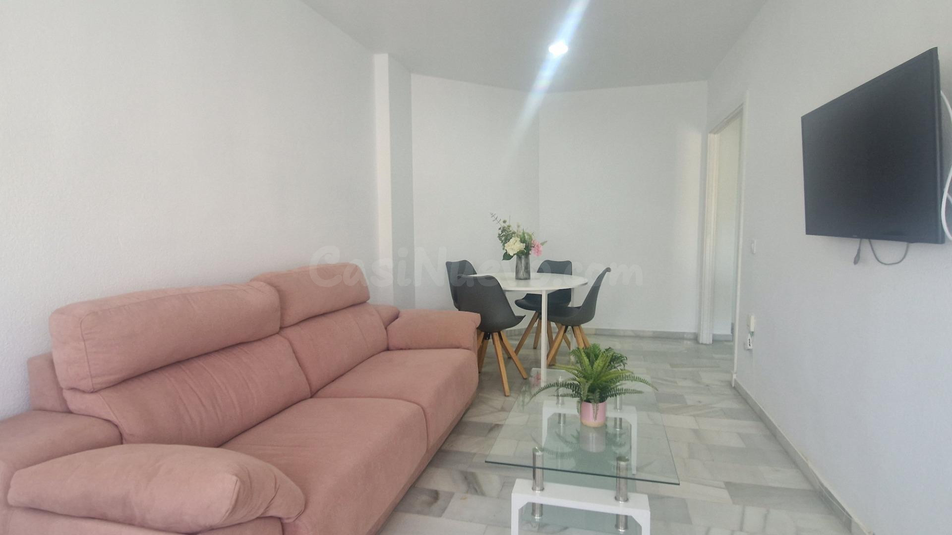 Apartamento de 1 dormitorio amueblado en urbanización cerrada.