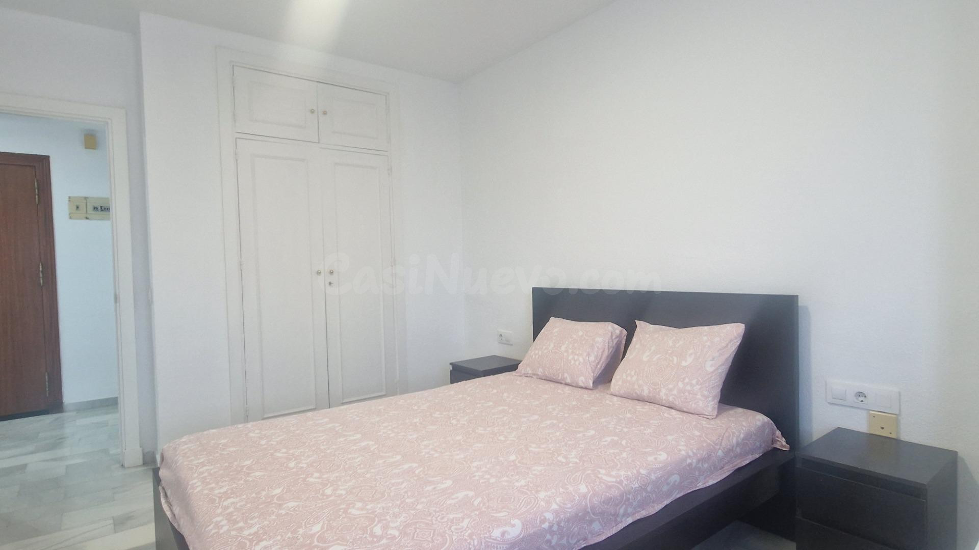 Apartamento de 1 dormitorio amueblado en urbanización cerrada. - foto 3