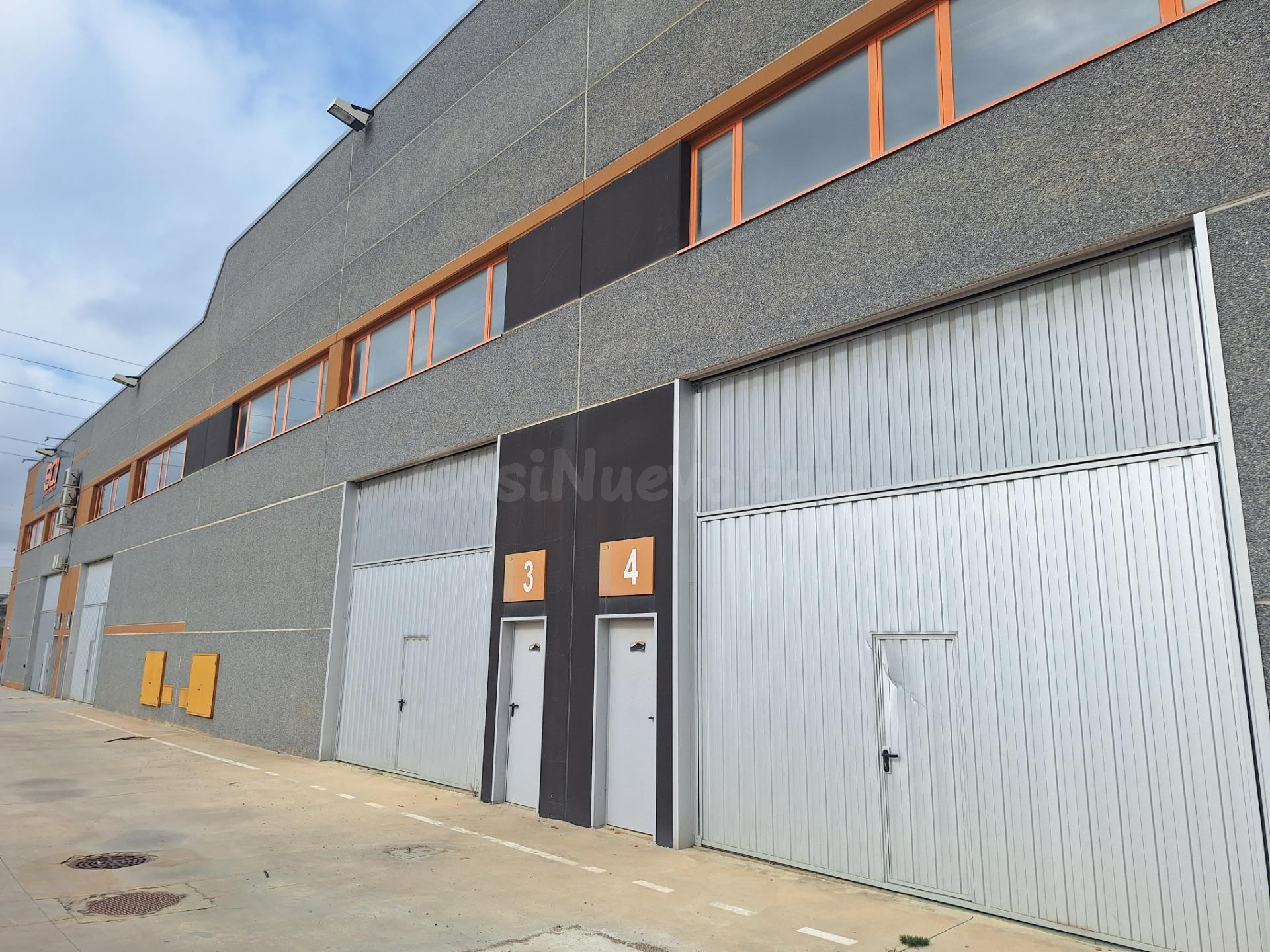 A la venta conjunto de cuatro naves industriales en Empresar