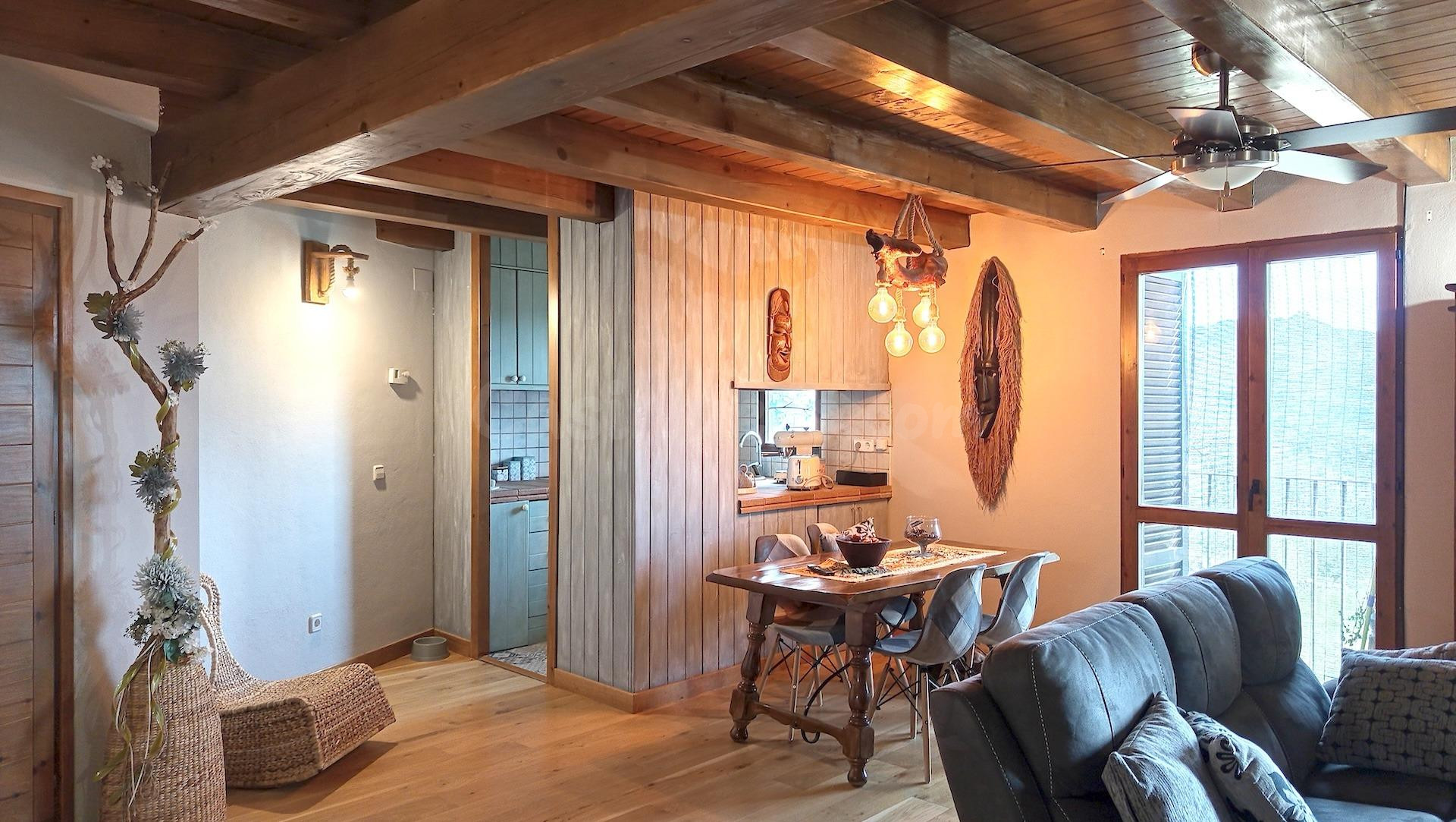 Dúplex con encanto en Roda de Isábena – piedra, madera y vis - foto 2