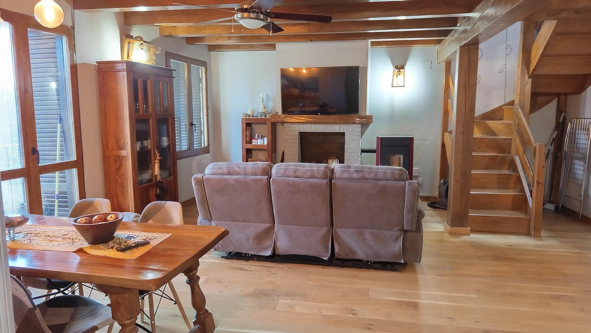 Dúplex con encanto en Roda de Isábena – piedra, madera y vis - foto 3
