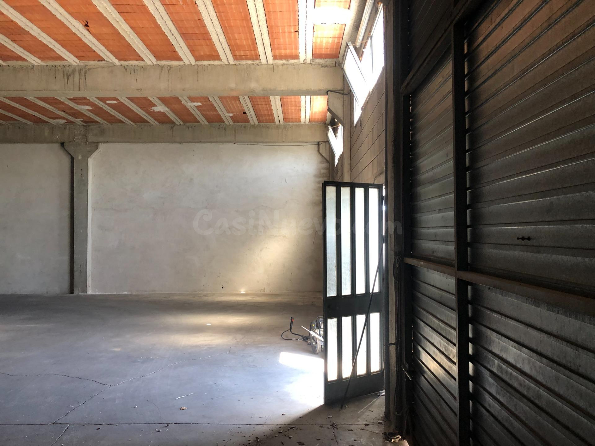 ALMACEN/NAVE DE ALQUILER EN POL. IND. ELS DOLORS DE MANRESA - foto 2