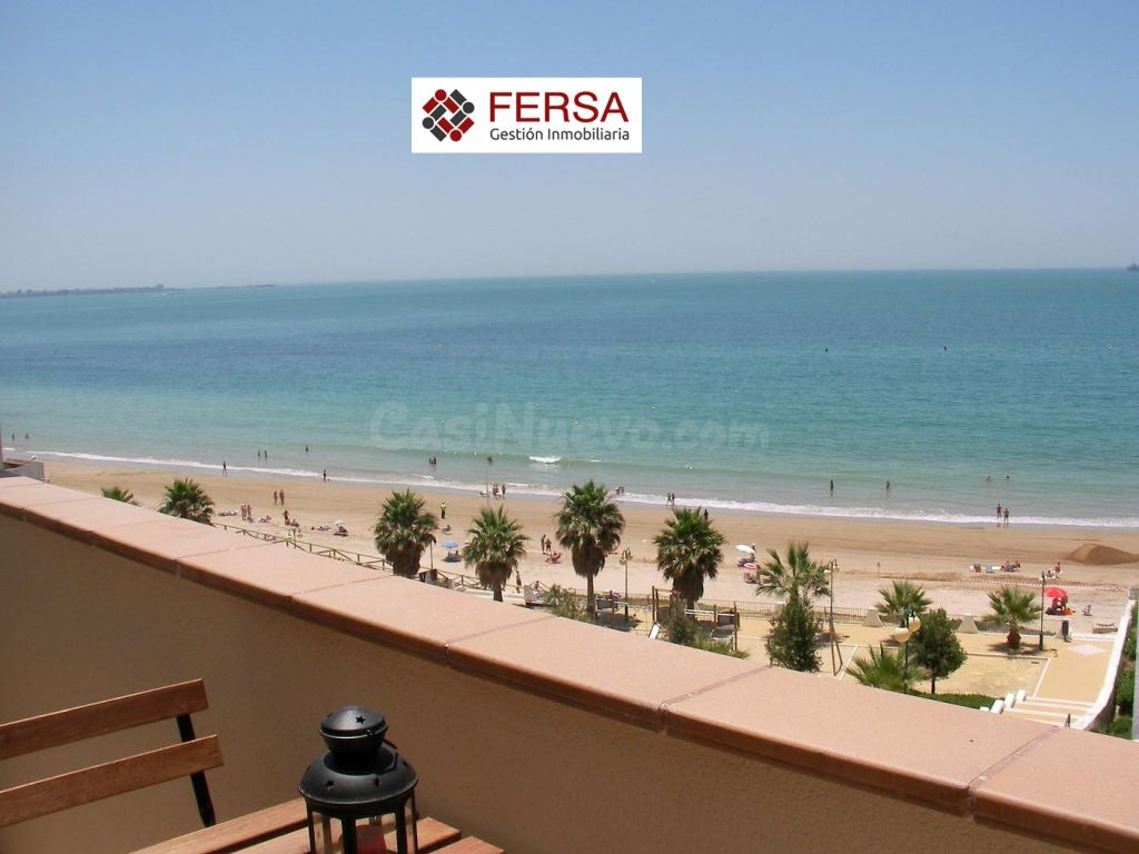 VIVIENDA EN ALQUILER  EN PRIMERA LINEA DE PLAYA CON VISTAS AL MAR EN URB. EL MANANTIAL- TEMPORADA ESCOLAR