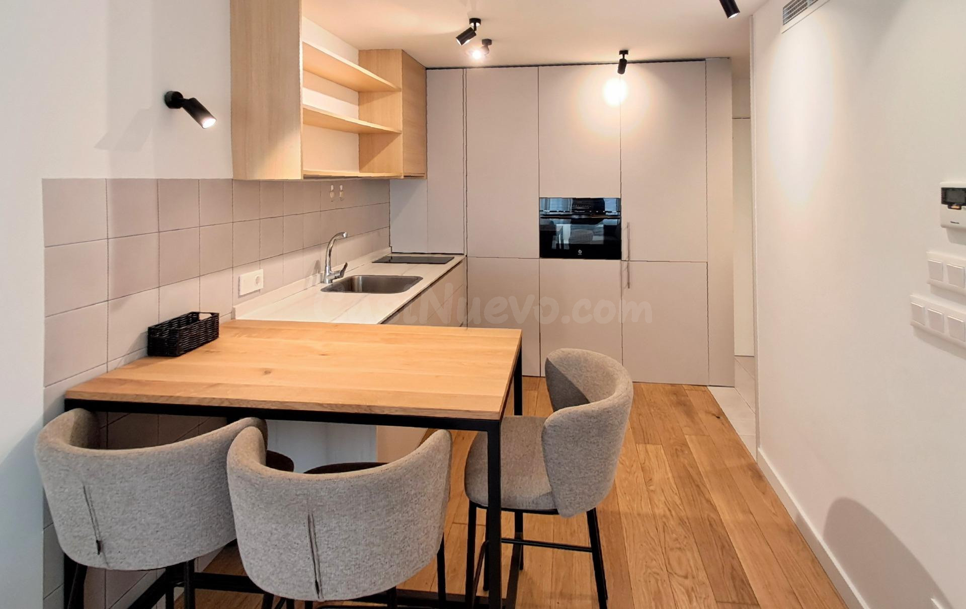 Moderno Apartamento Reformado en el Corazón de Alicante - foto 3