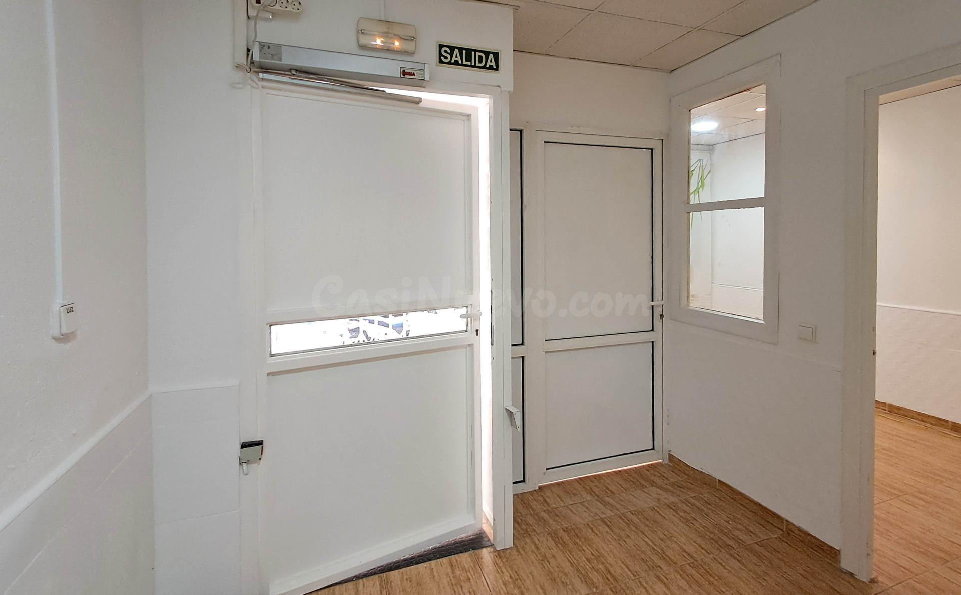 Amplio Local Comercial de Alquiler en San Blas, Alicante - I - foto 5