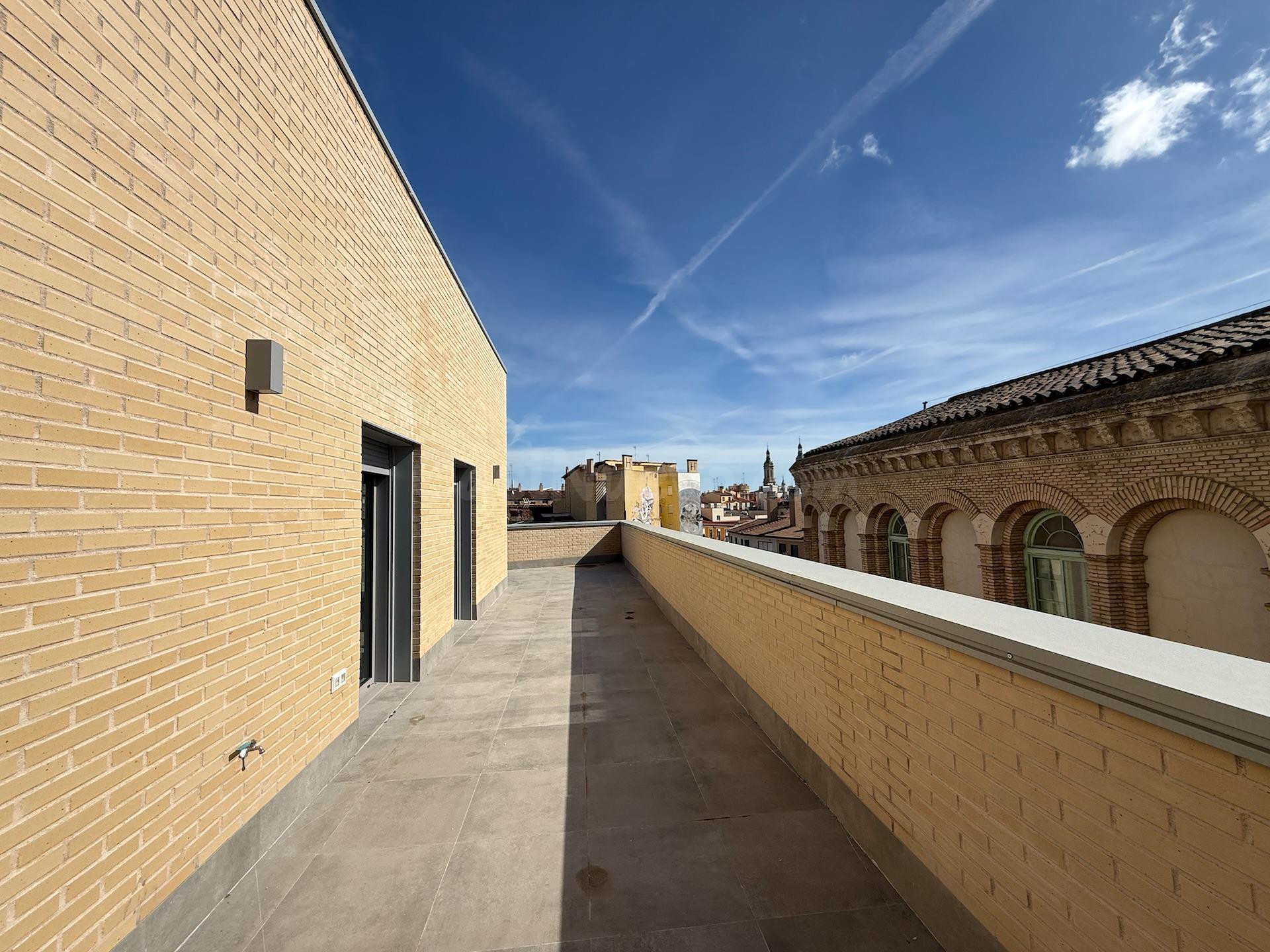 Ático en venta en Ramón y Cajal. Zaragoza - foto 2