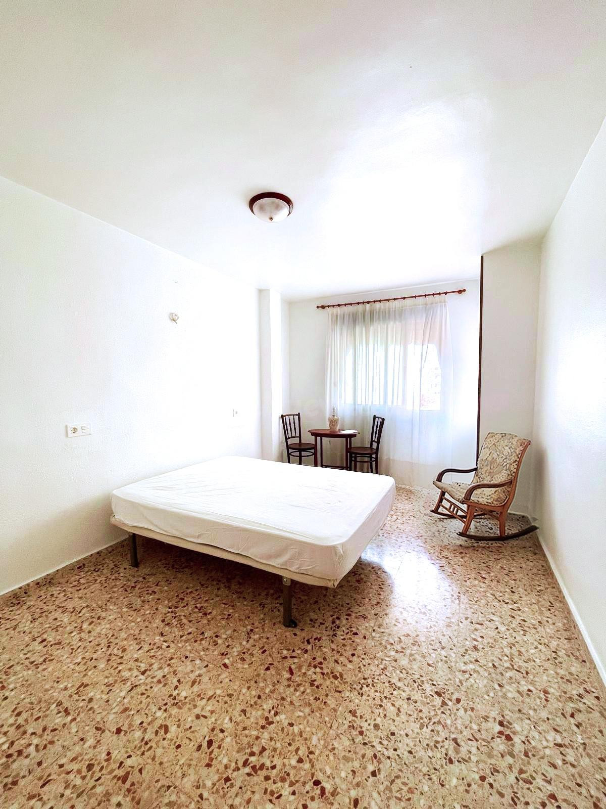 Piso en venta en Torrevieja centro cerca de la playa | 4 dor - foto 2