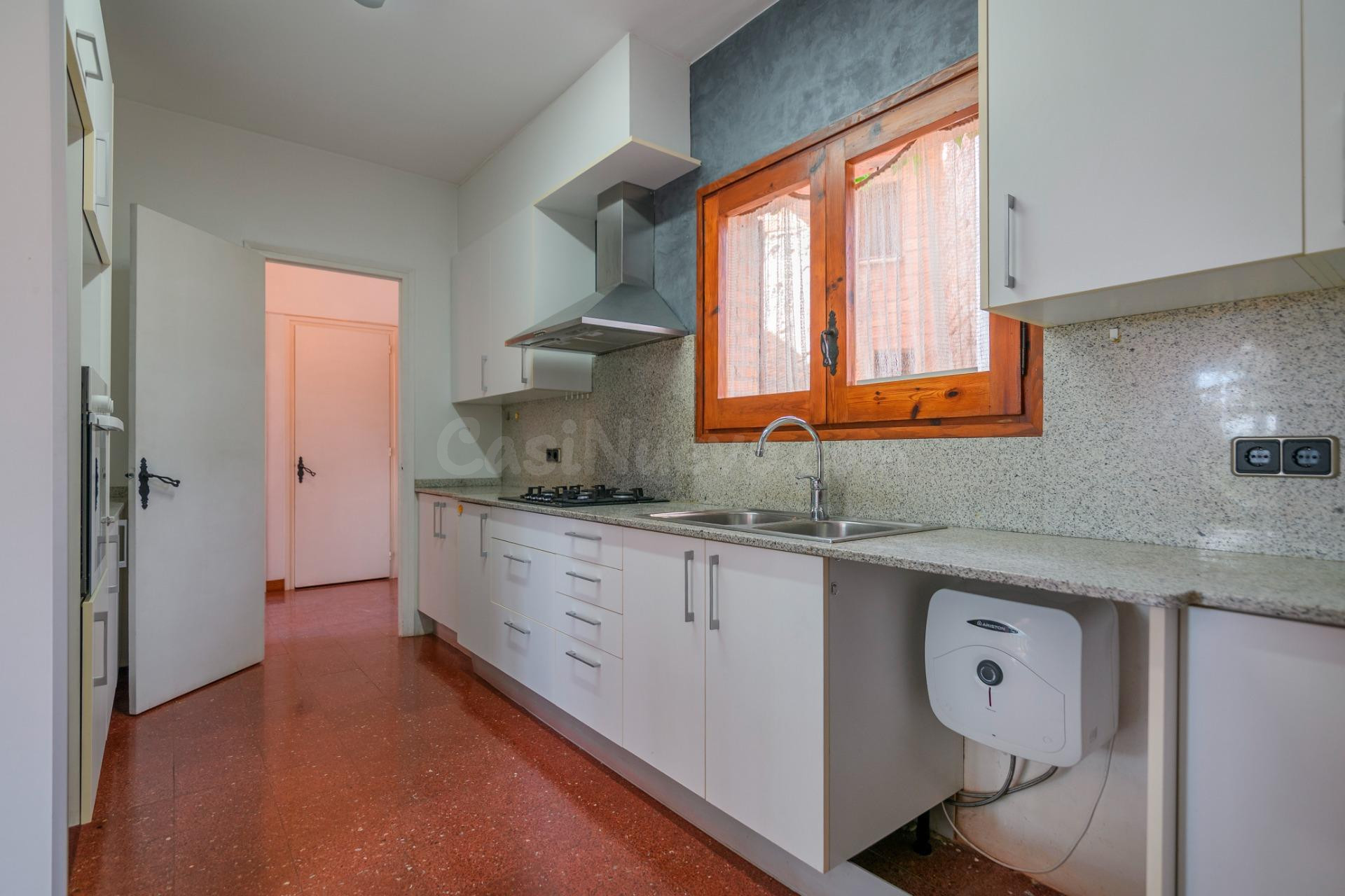 Casa de 5 hab. con jardín, pequeña piscina y estudio indepen - foto 4