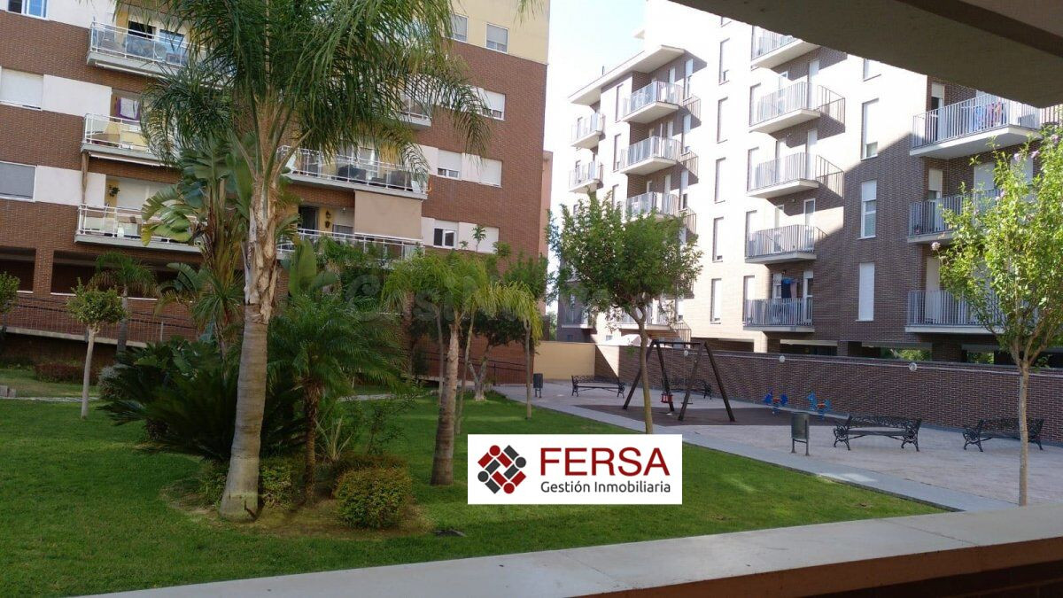Se alquila magnífico piso en Puerto Real zona Casines