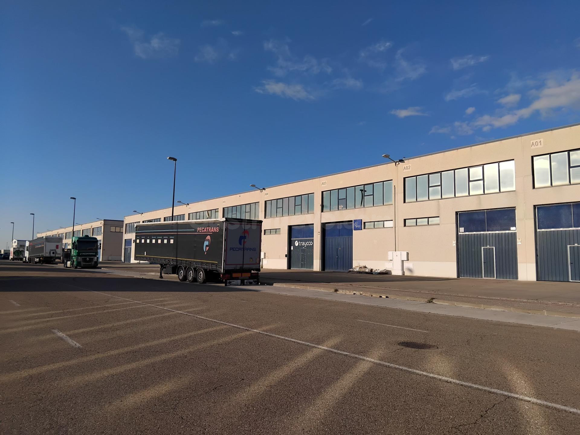 Nave alquilada en polígono Empresarium