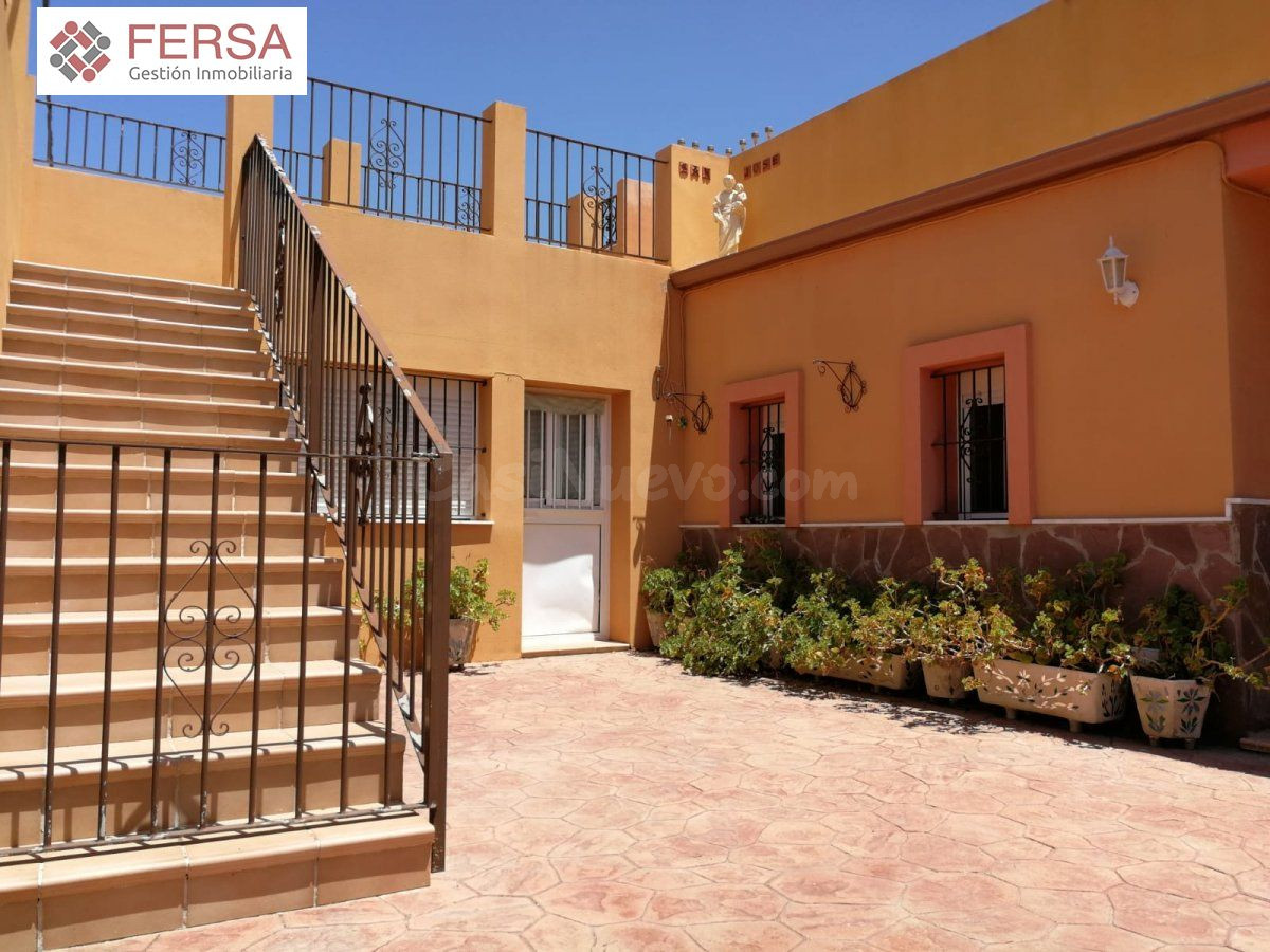 VENTA CHALET CON TERRENO - foto 4