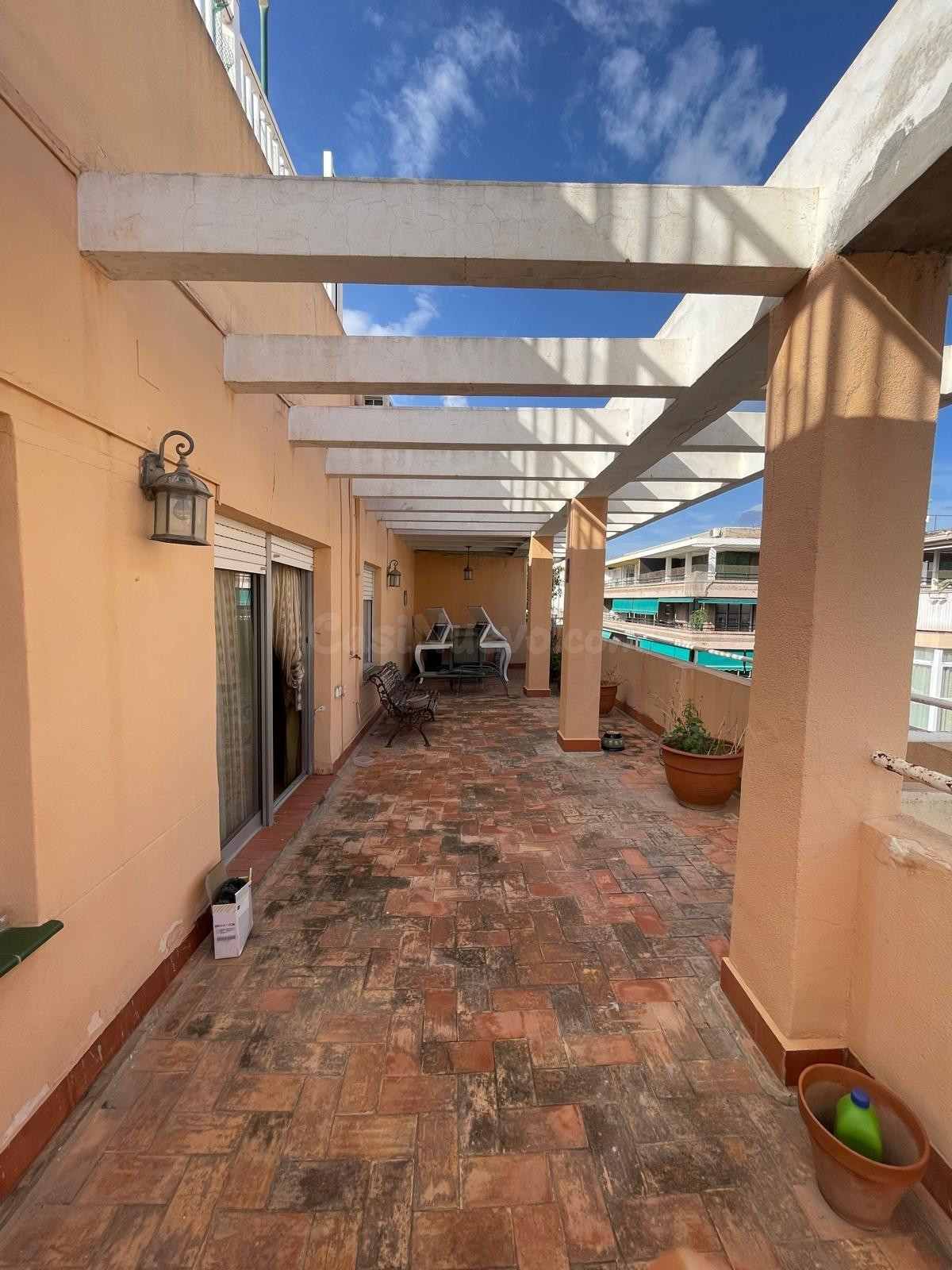 Ático con gran terraza en el centro de Alicante a solo 450 m - foto 5