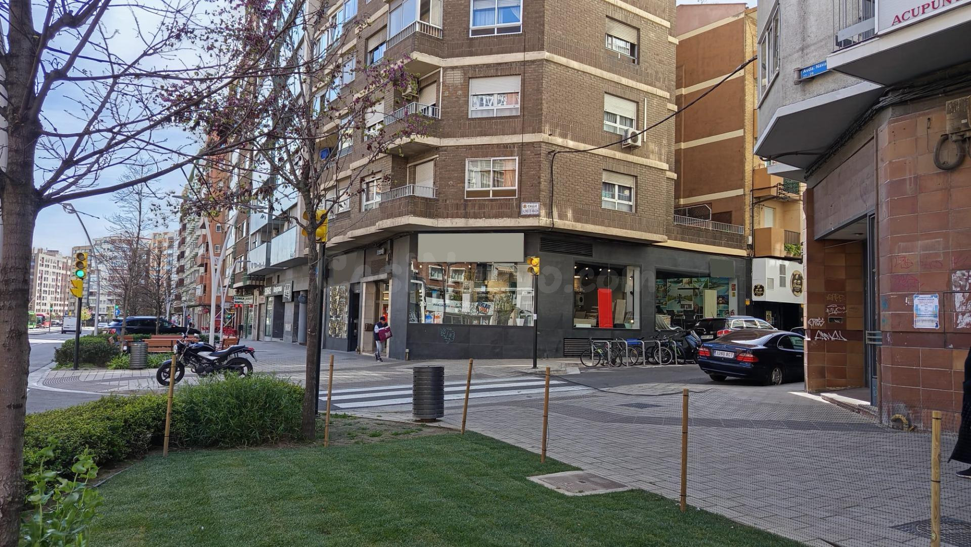 Local en Avenida de Navarra completamente reformado - foto 2
