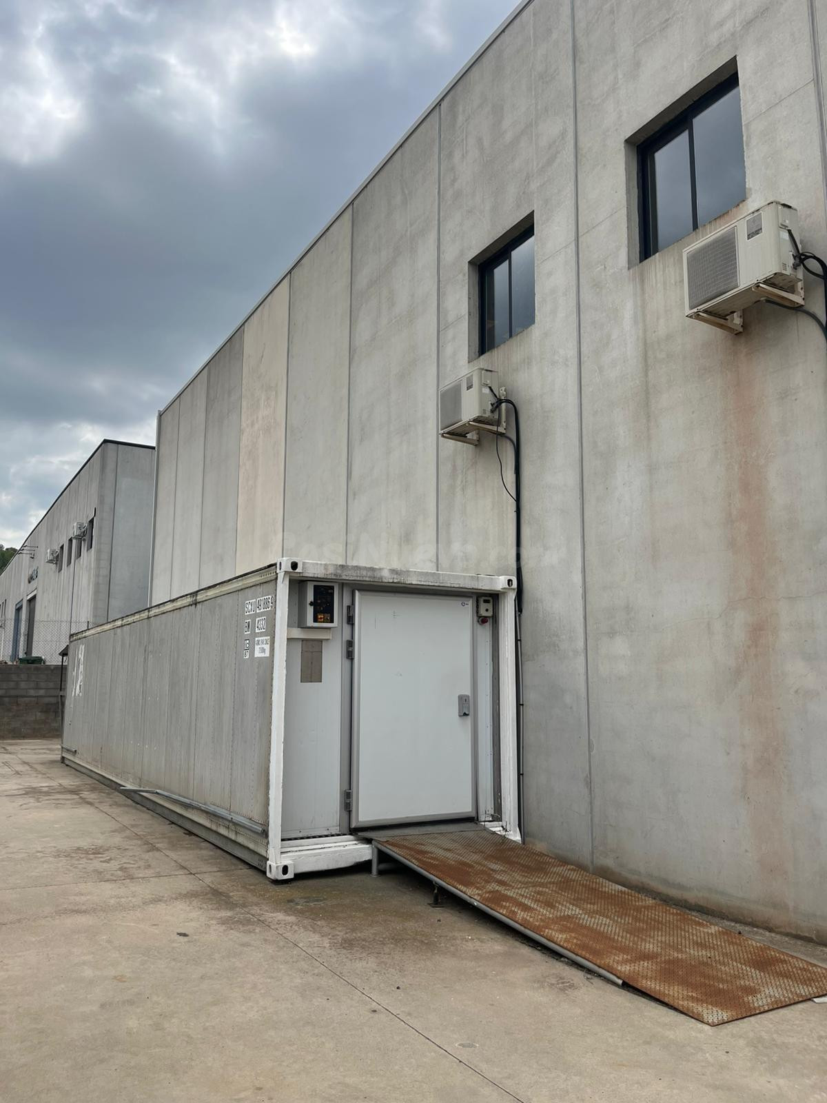 NAVE INDUSTRIAL EN ALQUILER EN ARTÉS – 600 m2 (FRIGORÍFICA) - foto 2