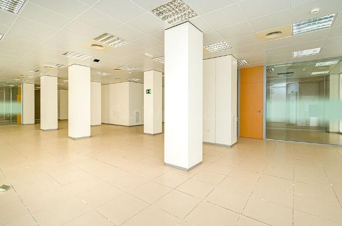 Local comercial 418m² en alquiler - Gran avenida - foto 2