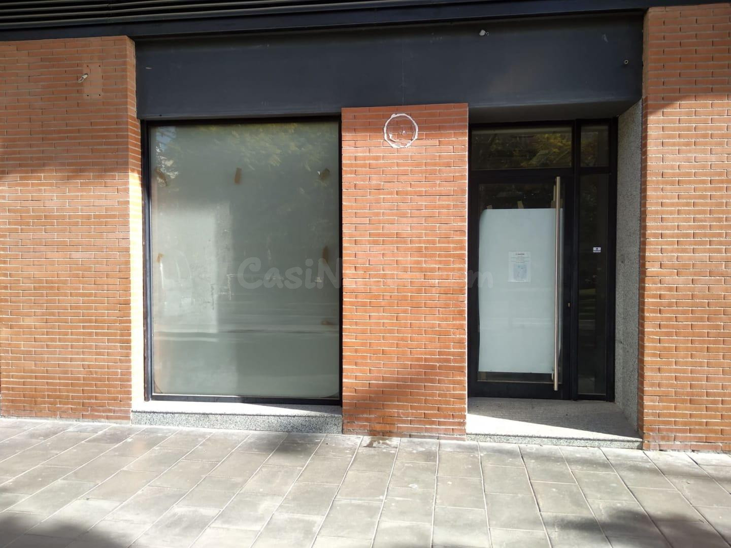 Local comercial 146m² en venta - Garbinet-Parque de las Aven - foto 2