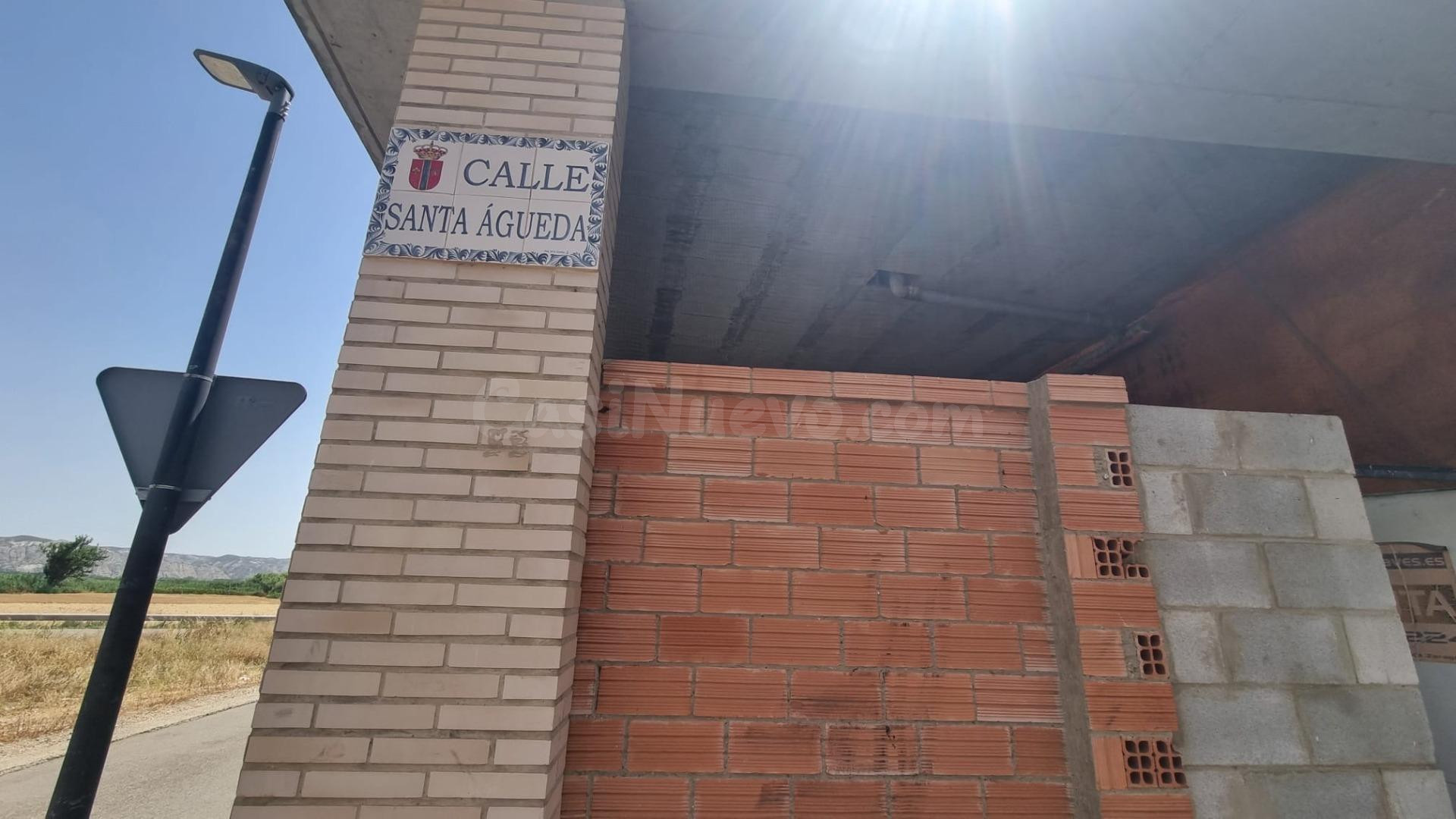 Conjunto de local comercial y tres plazas de garaje en La Jo - foto 5