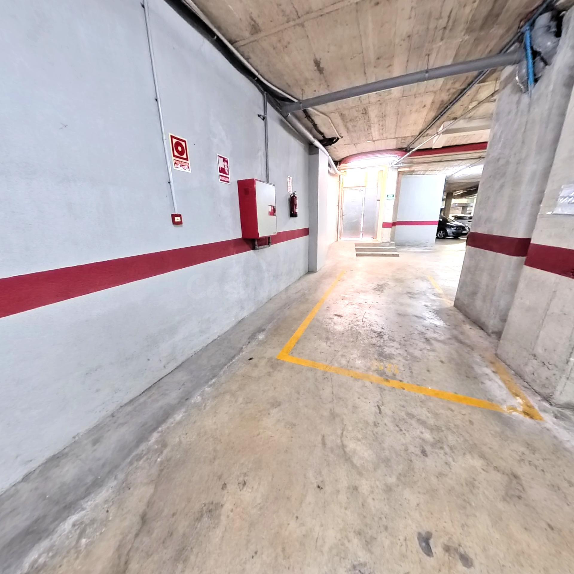 PLAZA DE PARKING PARA COCHE GRANDE - foto 2