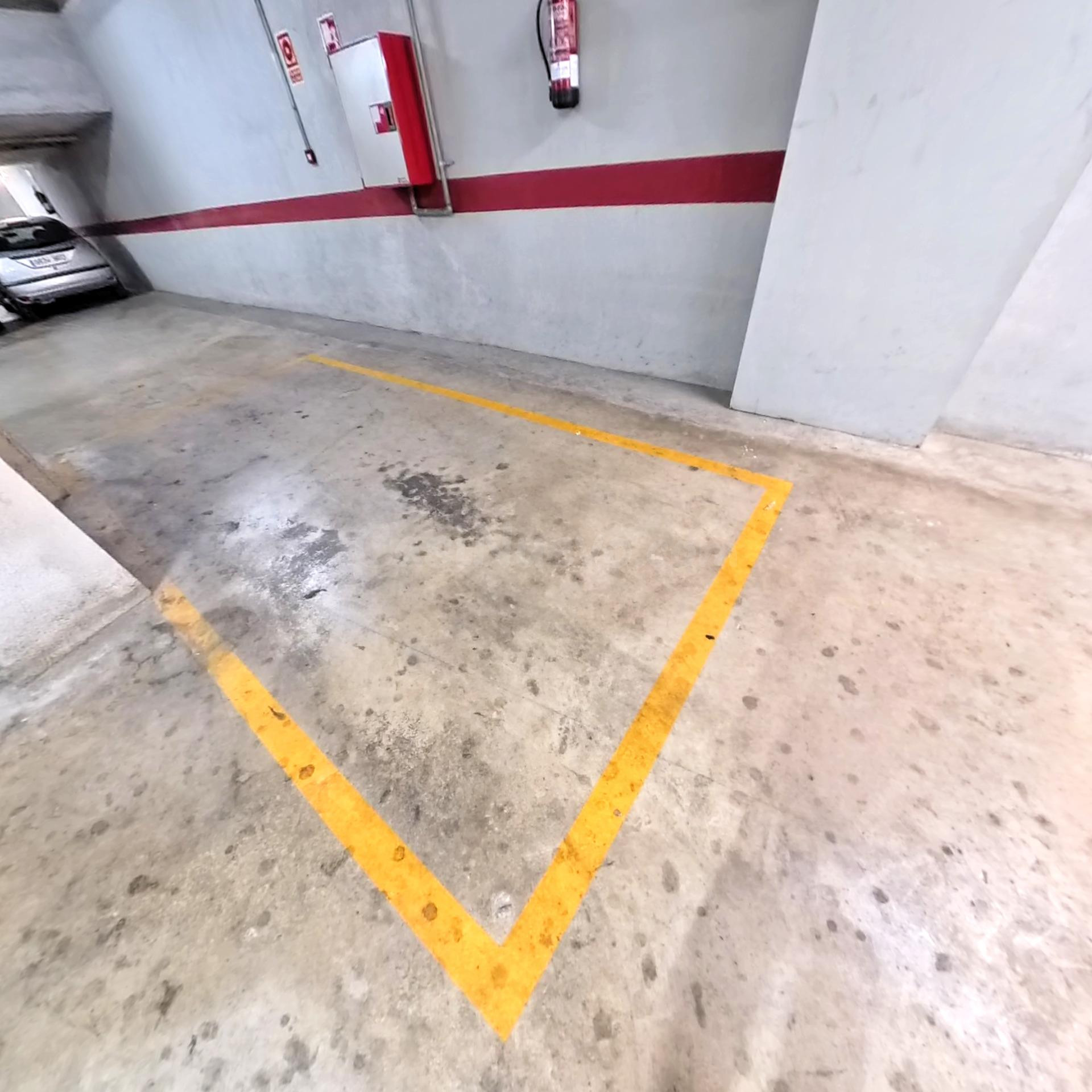 PLAZA DE PARKING PARA COCHE GRANDE - foto 4
