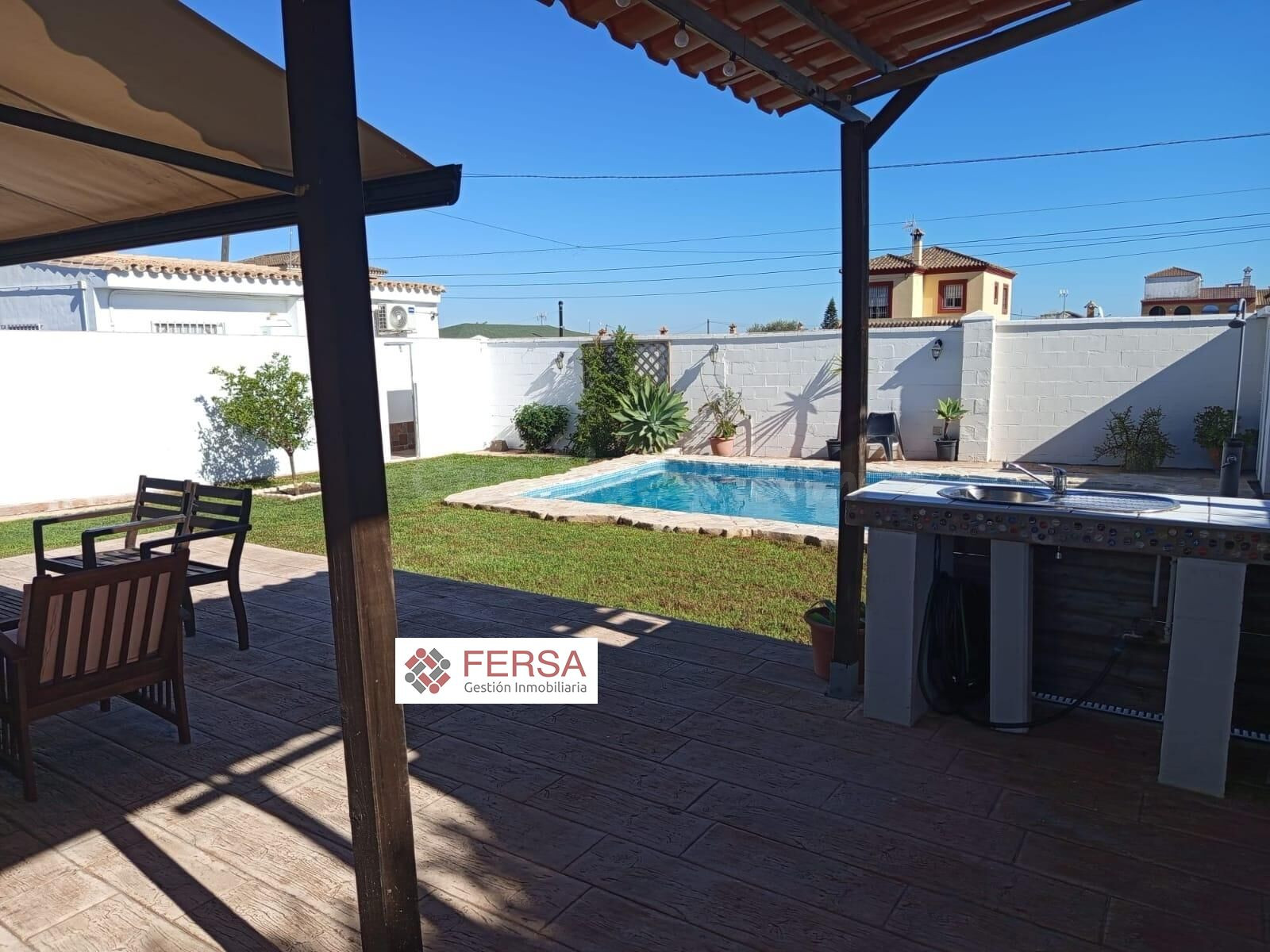 Chalet urbano con casa de invitados y licencia turística
