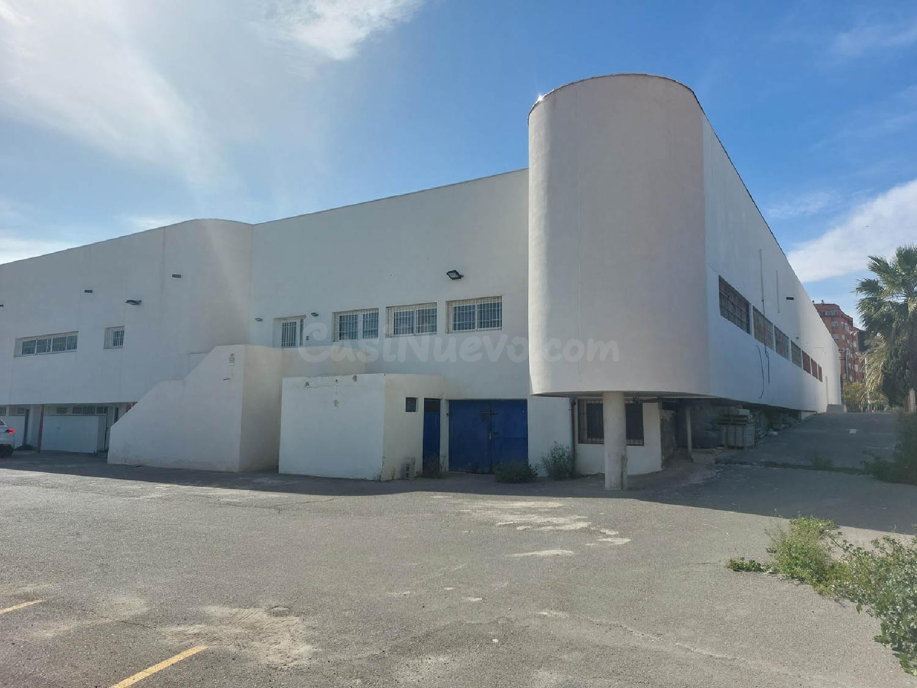Amplio local comercial en Sant Joan d’Alacant – Ideal para g