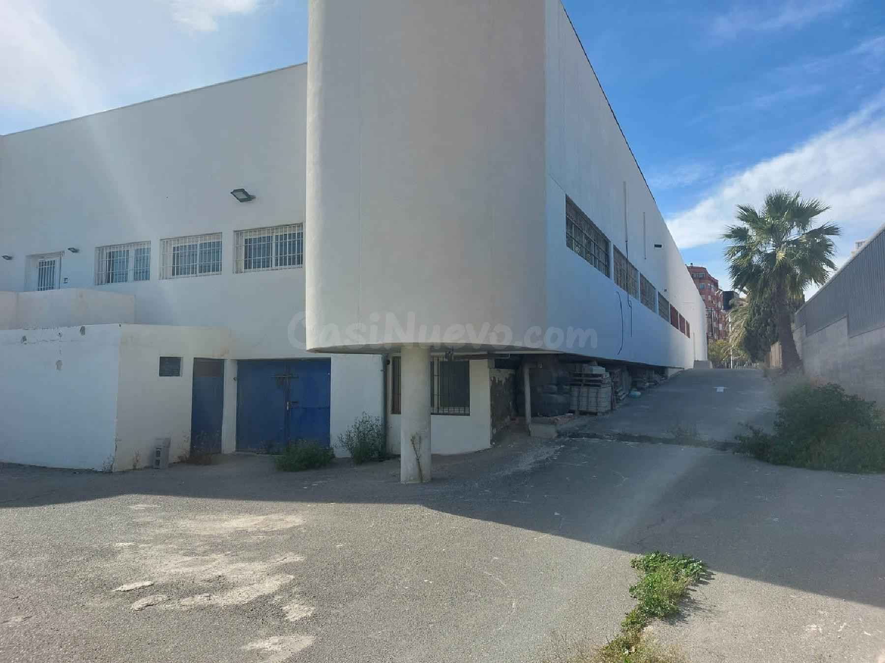 Amplio local comercial en Sant Joan d’Alacant – Ideal para g - foto 2