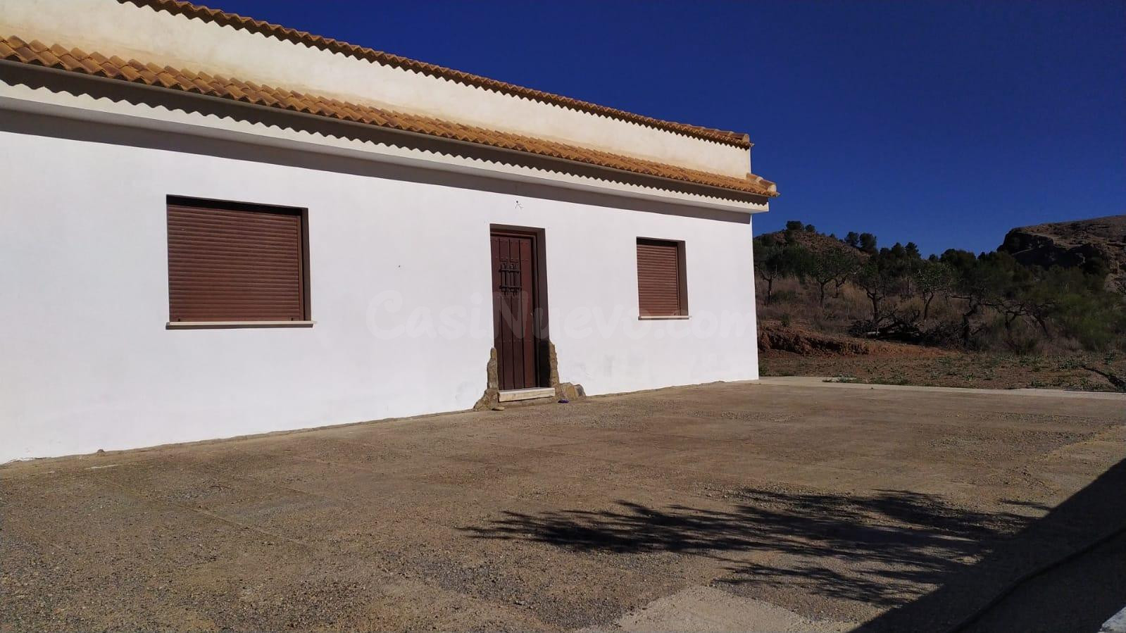 Casa de campo de nueva construcción con 8.000 m2 de terreno  - foto 2