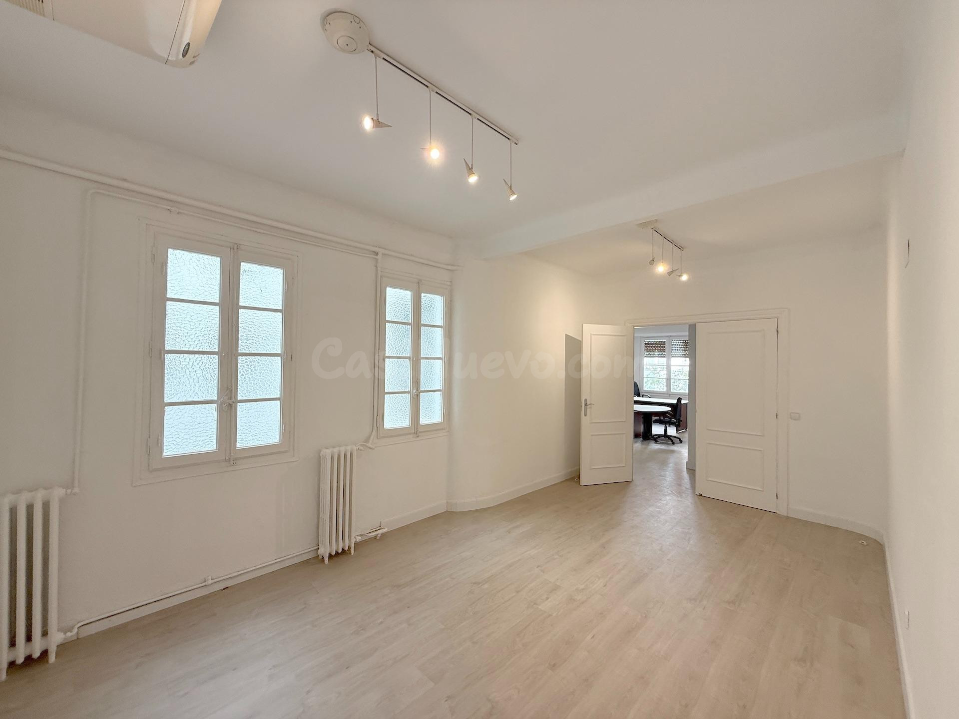 Exclusiva oficina representativa de 184 m2 en pleno corazón  - foto 2