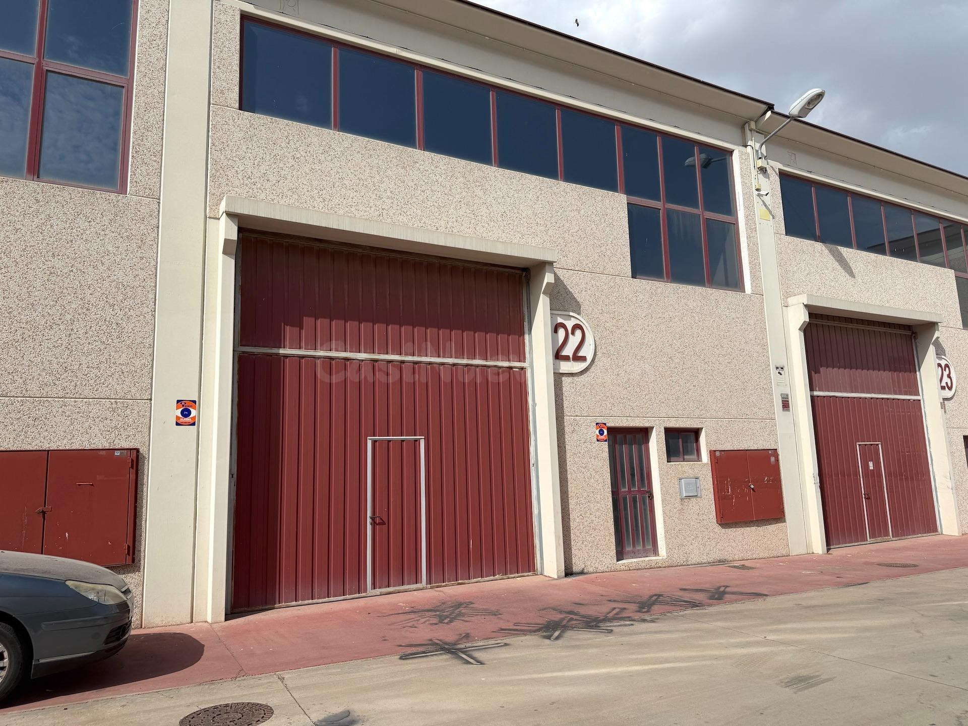 OPORTUNIDAD DE INVERSIÓN: NAVE INDUSTRIAL EN POLÍGONO EMPRES - foto 2