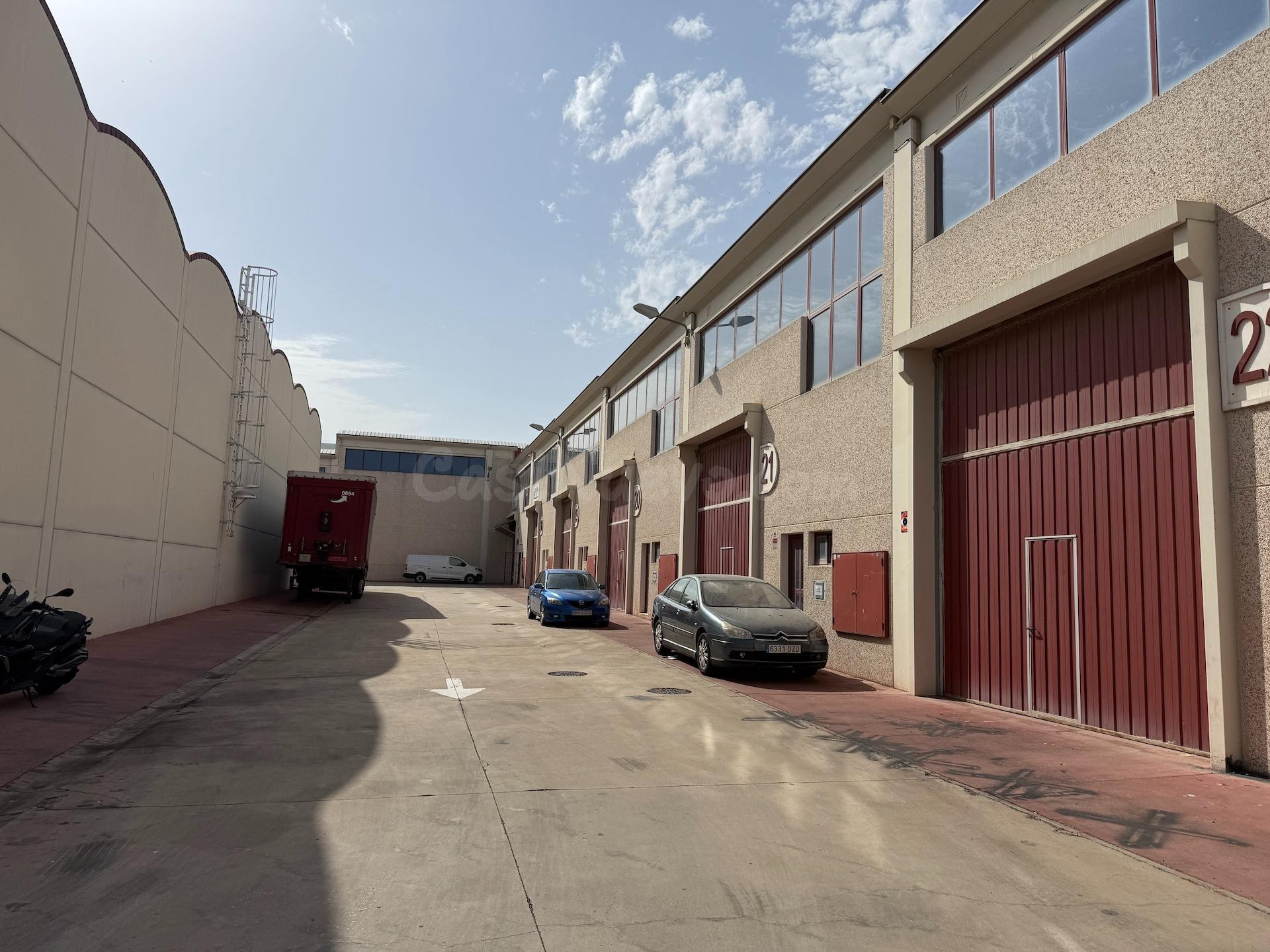 OPORTUNIDAD DE INVERSIÓN: NAVE INDUSTRIAL EN POLÍGONO EMPRES - foto 4