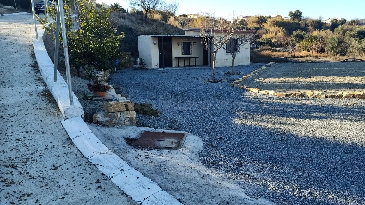 FINCA CON 800 METROS URBANIZABLES, CASITA, AGUA DE NACIMIENT