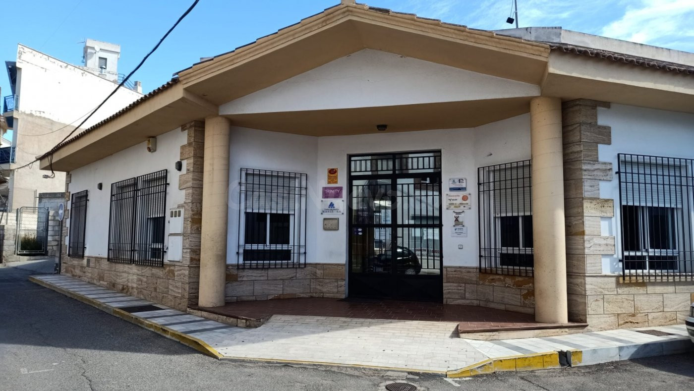 OLULA DEL RÍO, ALMERÍA. EXCELENTE LOCAL EN PLANTA BAJA CON M