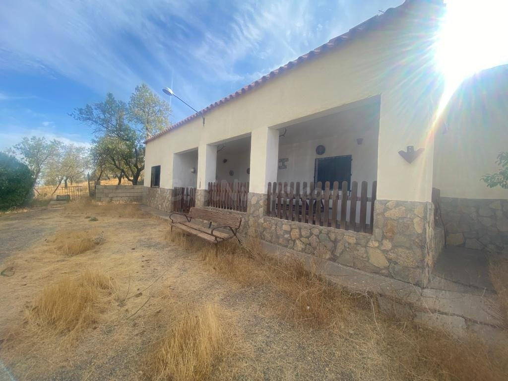 CORTIJO ZONA CHANATA (INSTINCION)