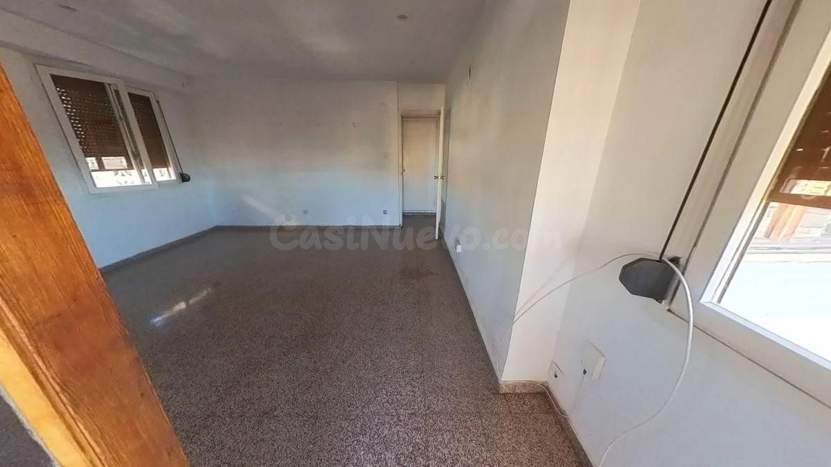 Amplia vivienda con terraza en Alicante – Vivienda de Protec - foto 2