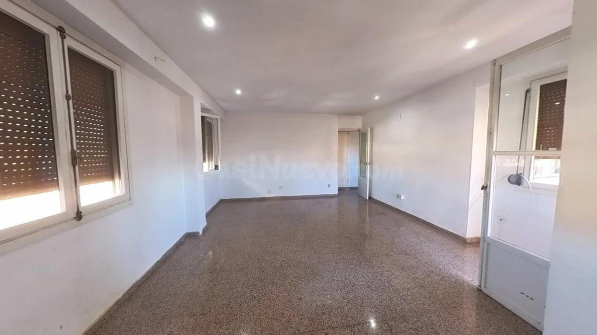 Amplia vivienda con terraza en Alicante – Vivienda de Protec - foto 3