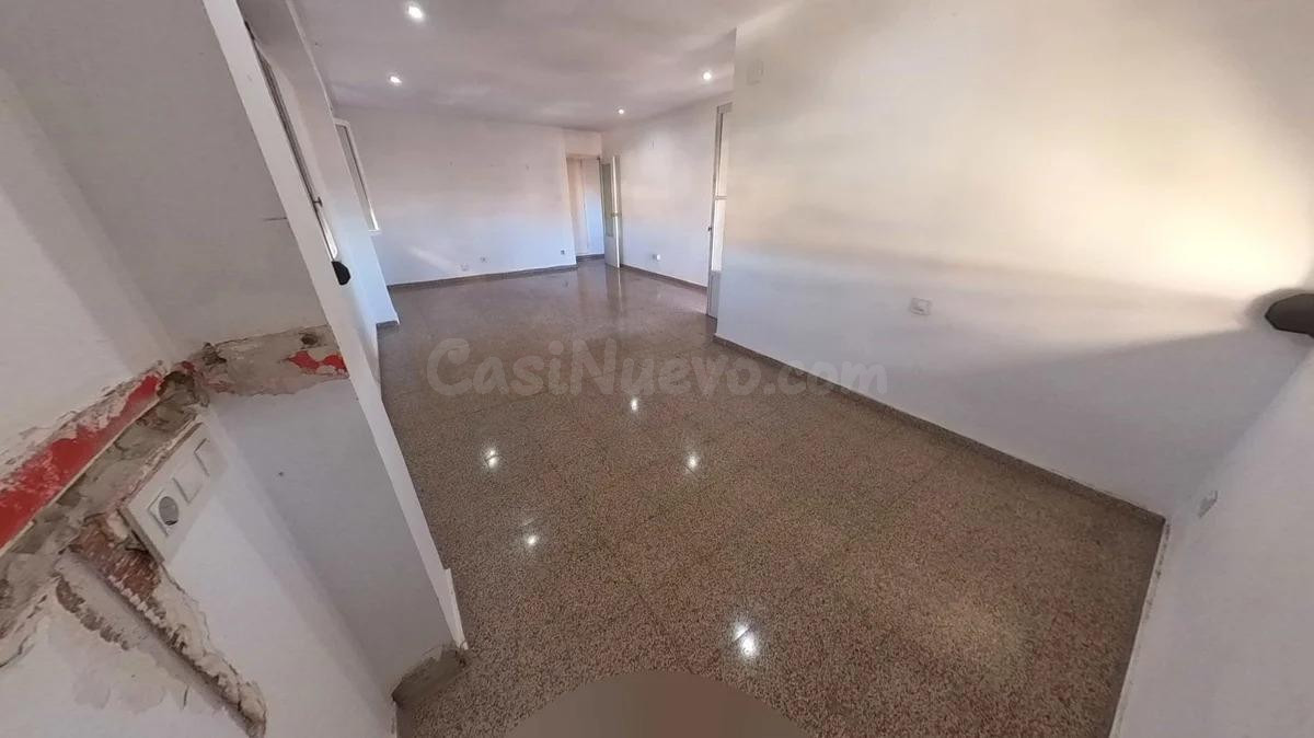 Amplia vivienda con terraza en Alicante – Vivienda de Protec - foto 4