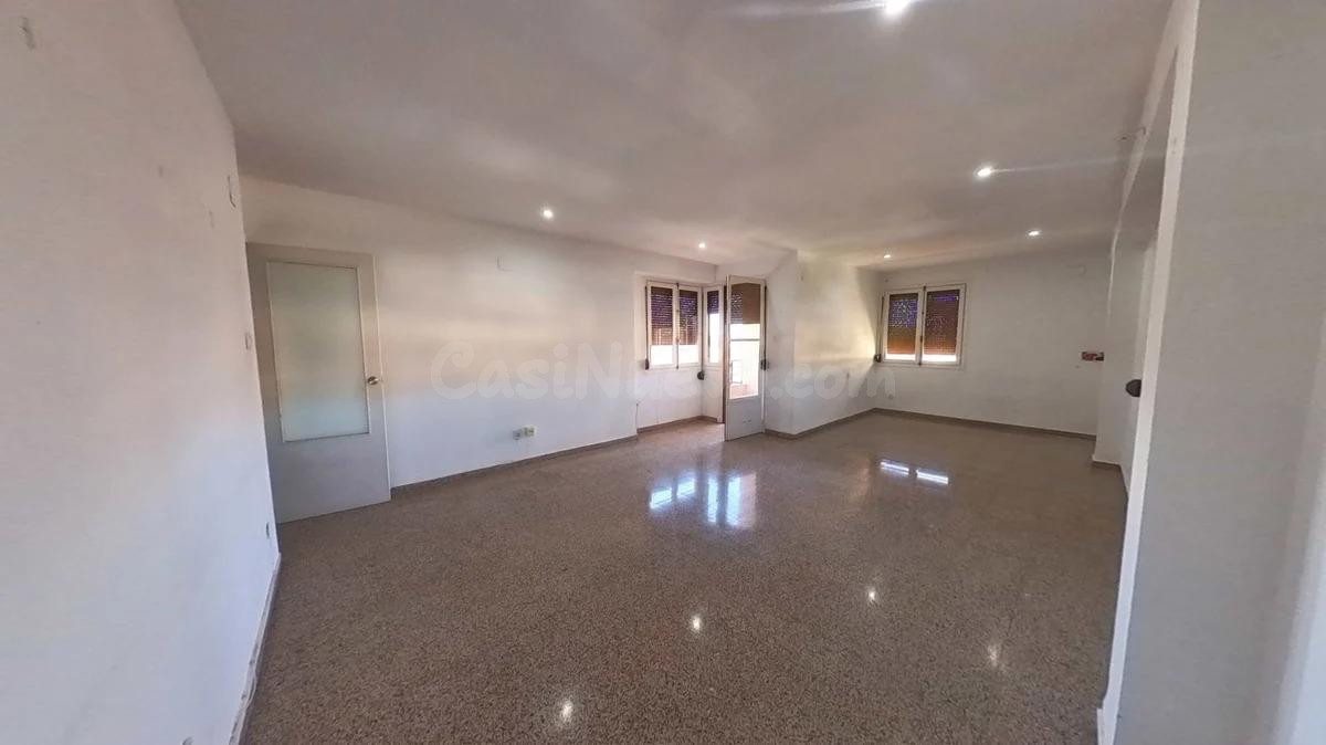 Amplia vivienda con terraza en Alicante – Vivienda de Protec - foto 5